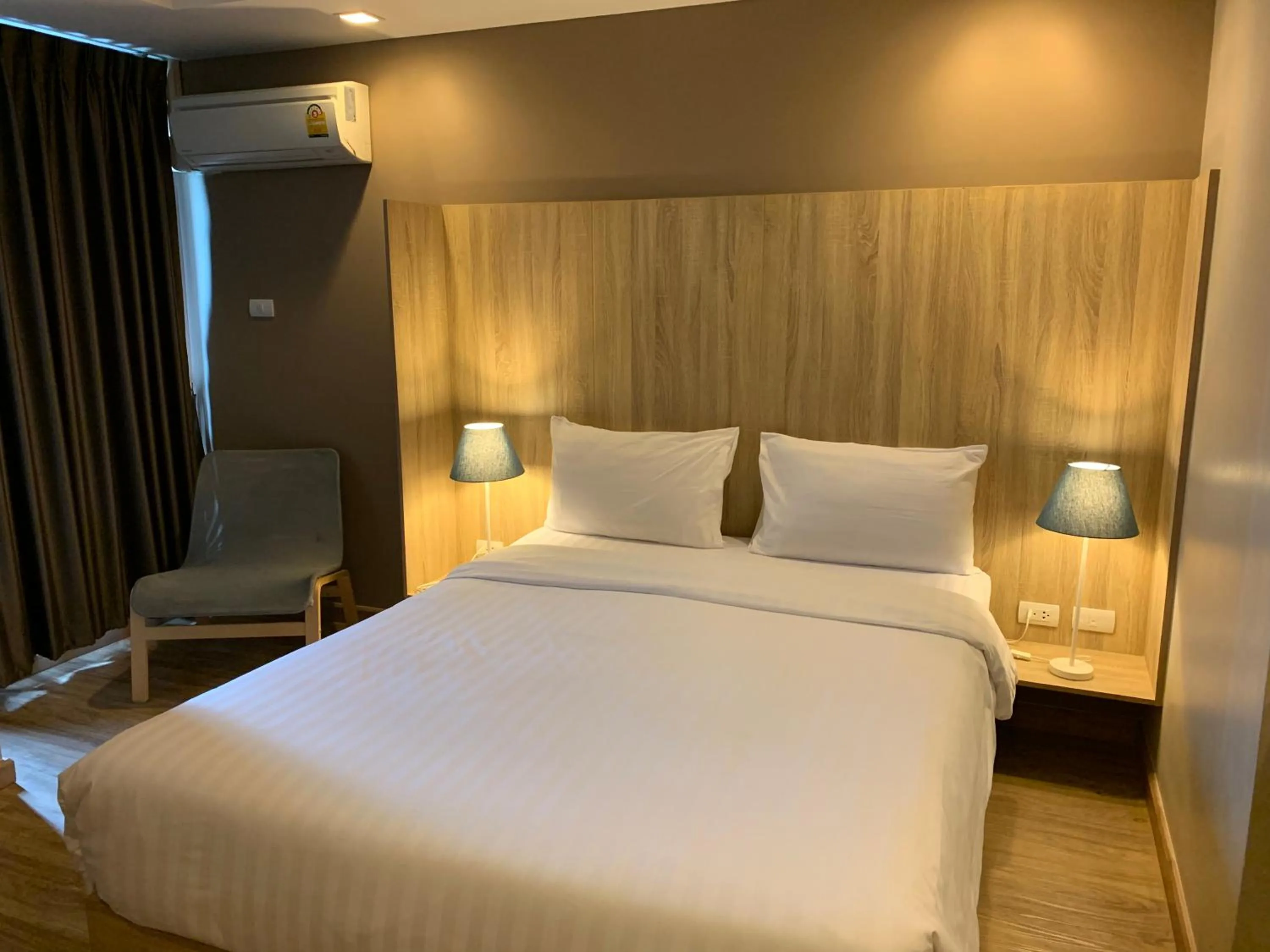 Bedroom, Bed in Baan Tanwa - MRT Ratchadapisek Exit 1 or 2