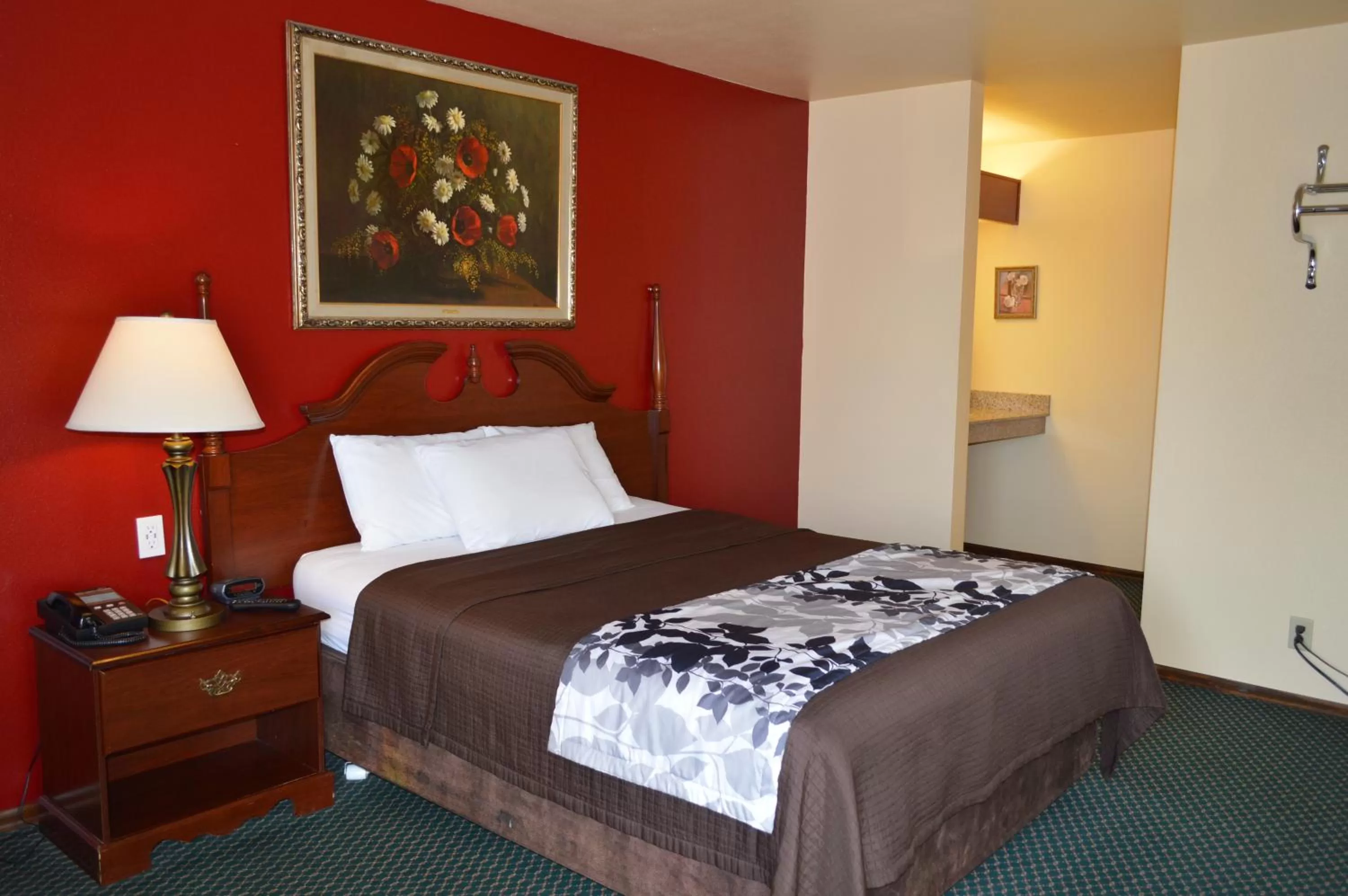 Photo of the whole room, Bed in Western Motel