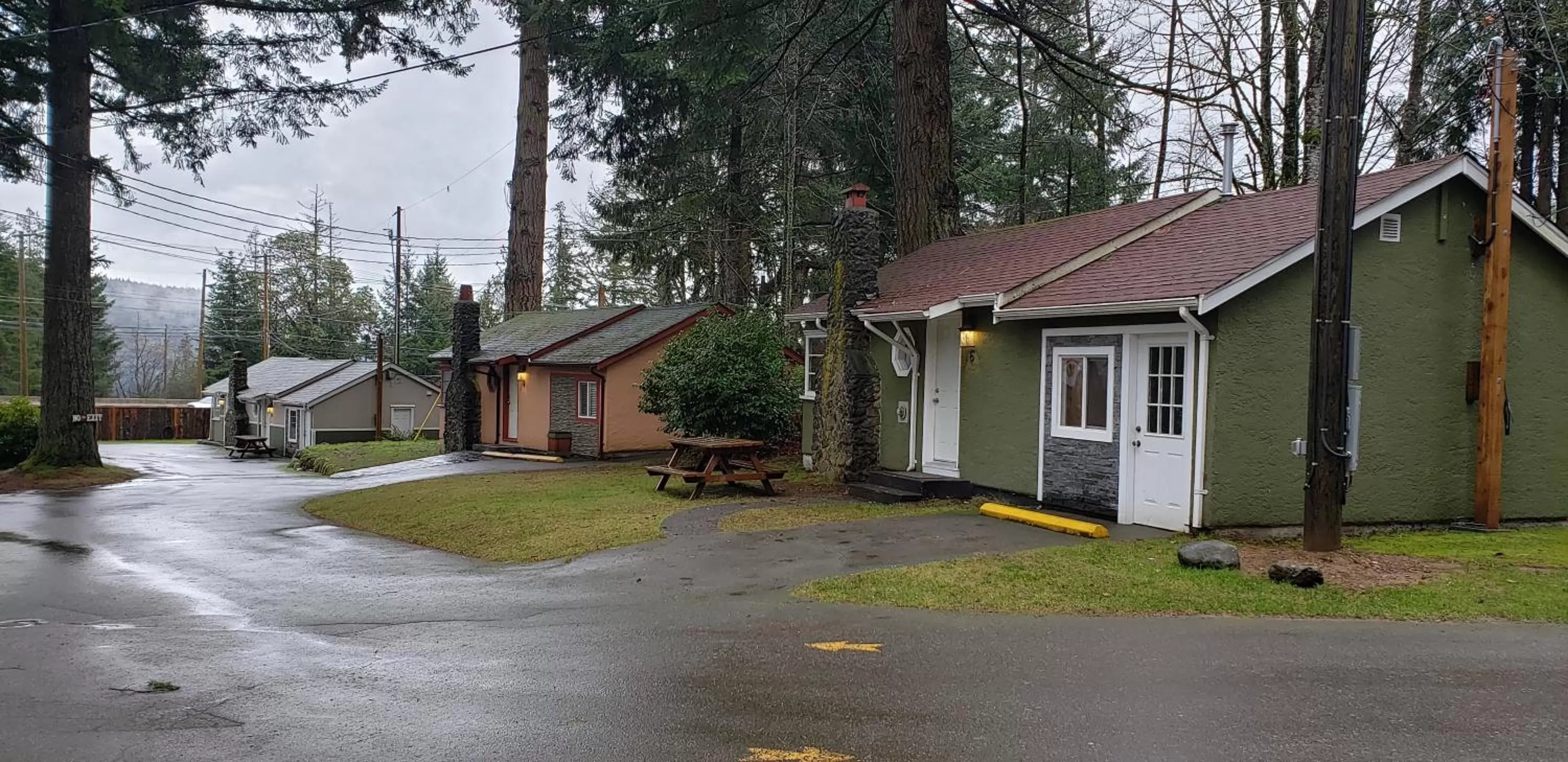 Facade/entrance, Property Building in Malahat Bungalows Motel