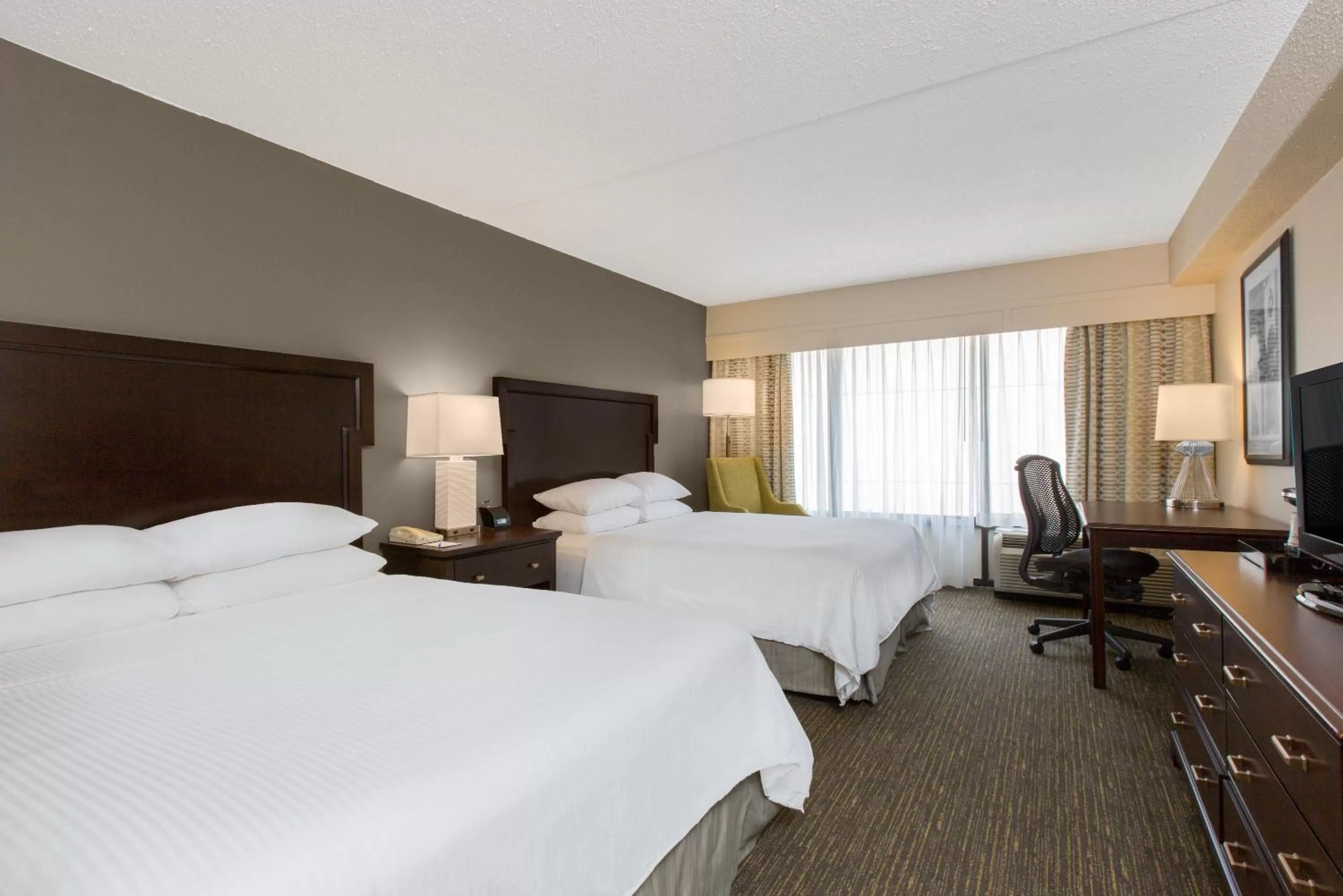 Photo of the whole room, Bed in Wyndham Philadelphia-Historic District