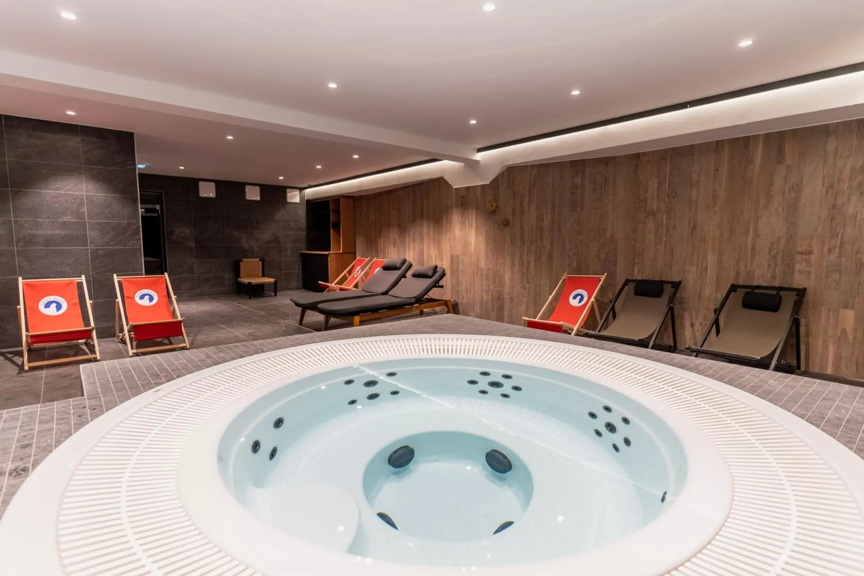 Hot Tub in Cristal Lodge by Daddy Pool- TERRESENS