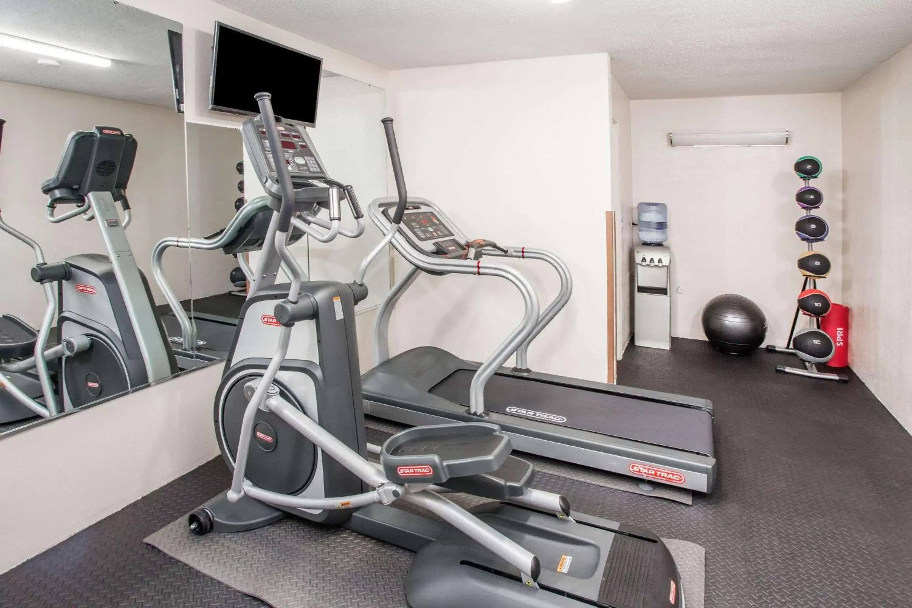 Fitness centre/facilities, Fitness Center/Facilities in Days Inn by Wyndham Fort Wayne