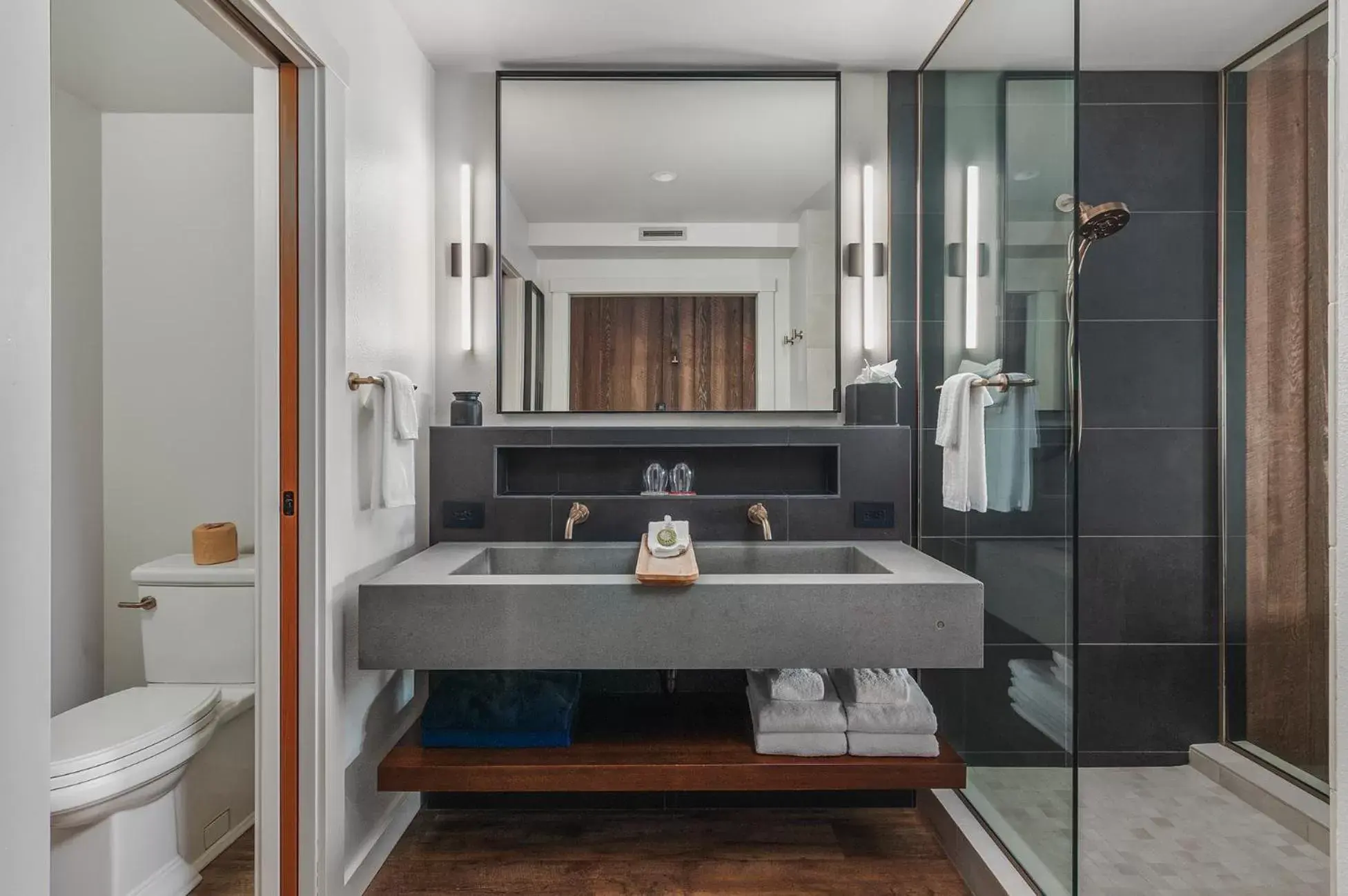 Bathroom in Headlands Coastal Lodge & Spa