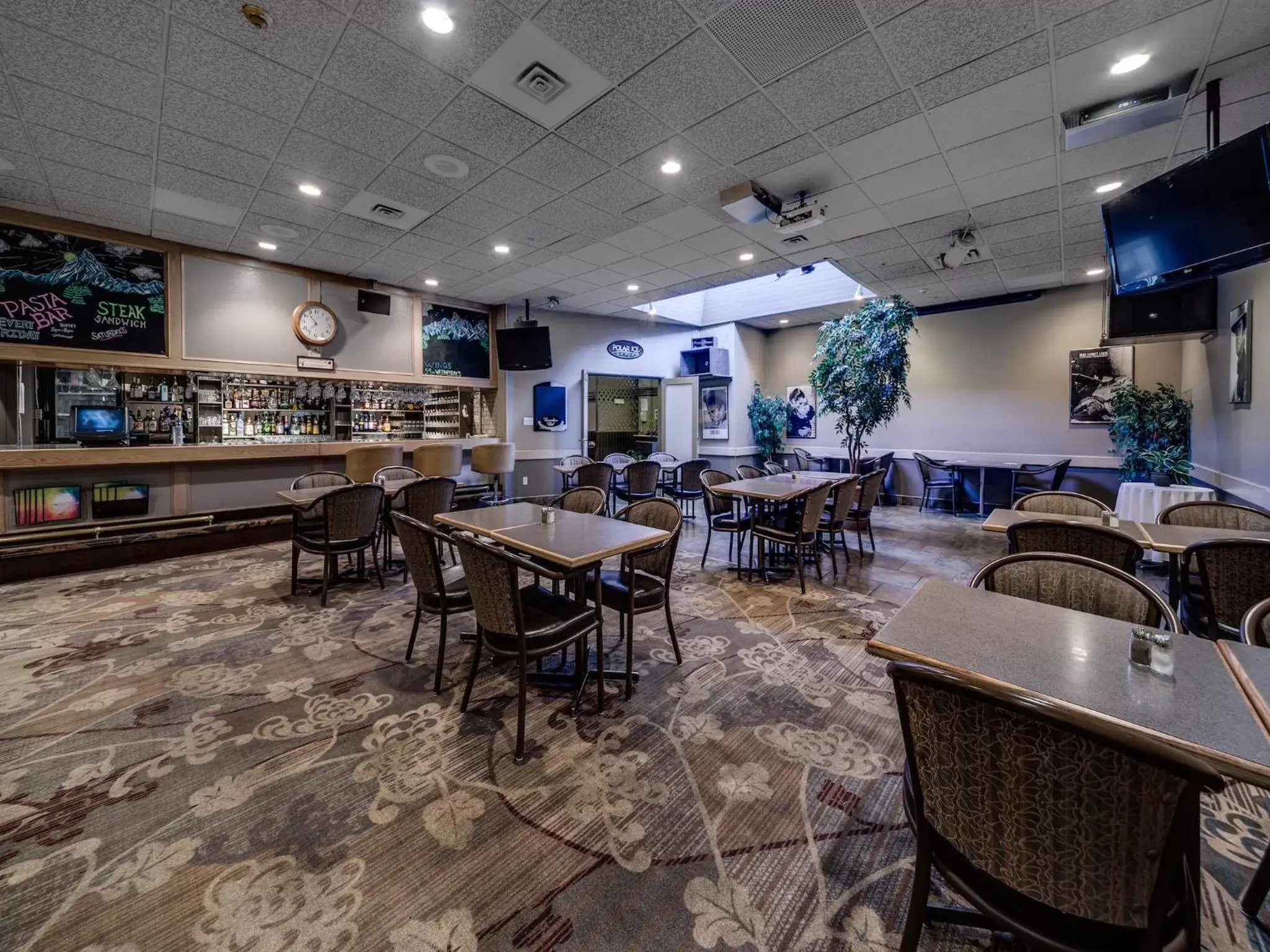 Lounge or bar in Heritage Inn Hotel & Convention Centre - Cranbrook