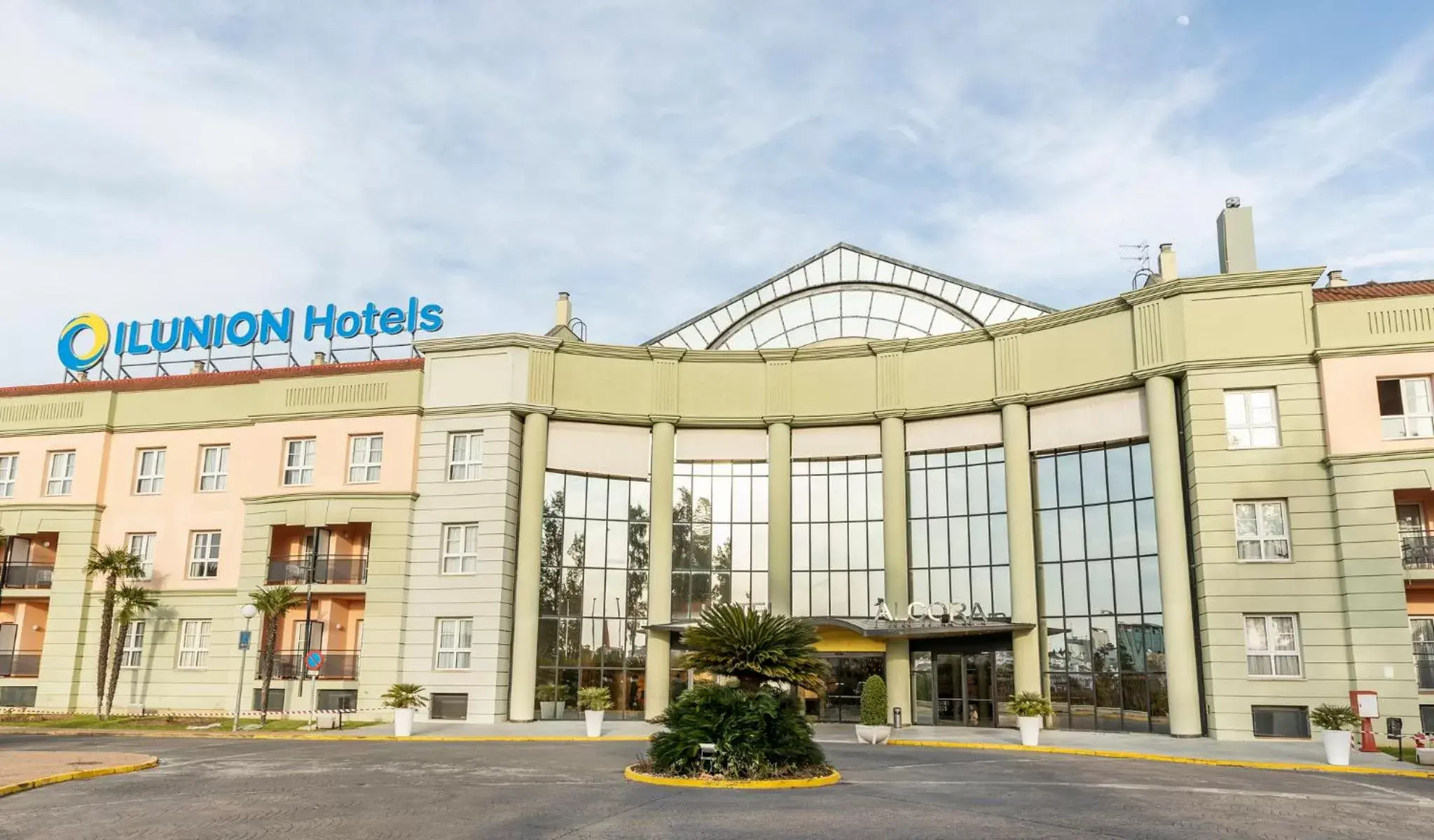 Property building in Ilunion Alcora Sevilla Property building in Ilunion Alcora Sevilla