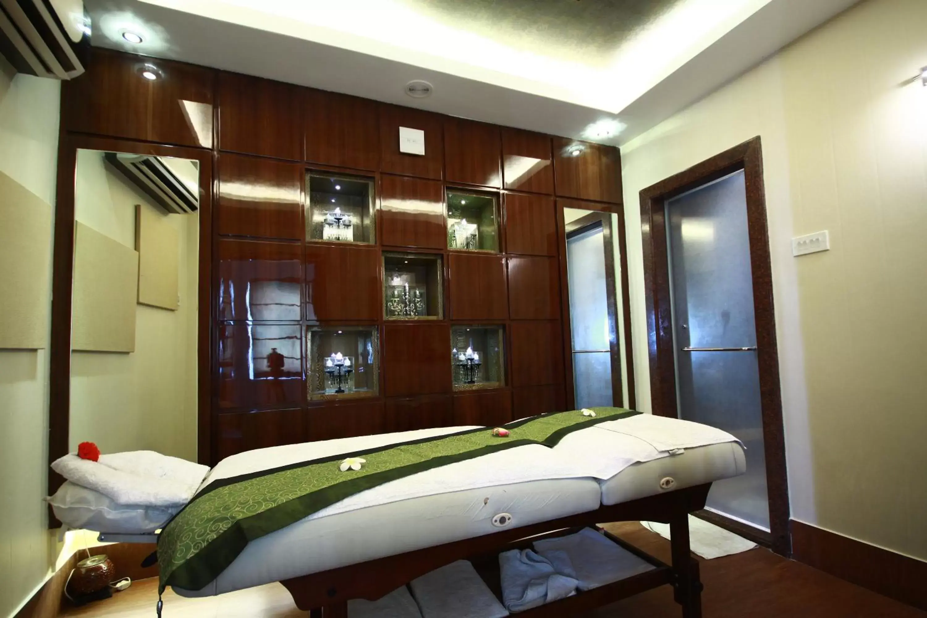 Spa and wellness centre/facilities in Hotel Holiday Resort