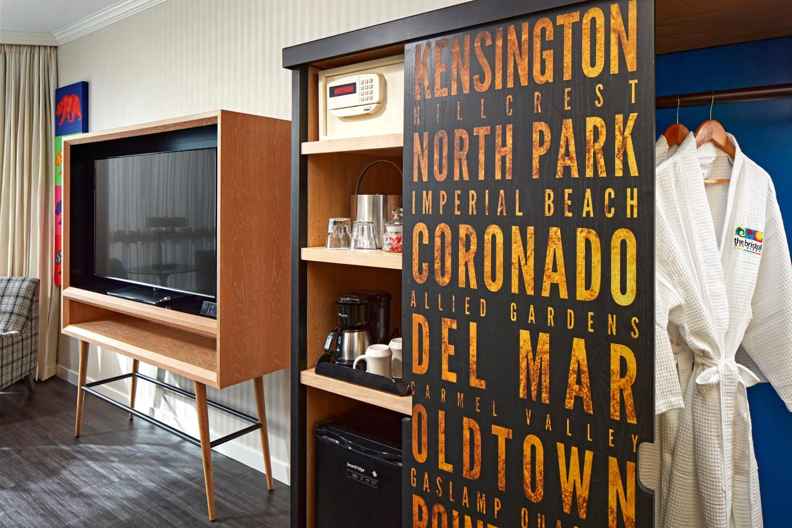 TV and multimedia in The Bristol Hotel San Diego