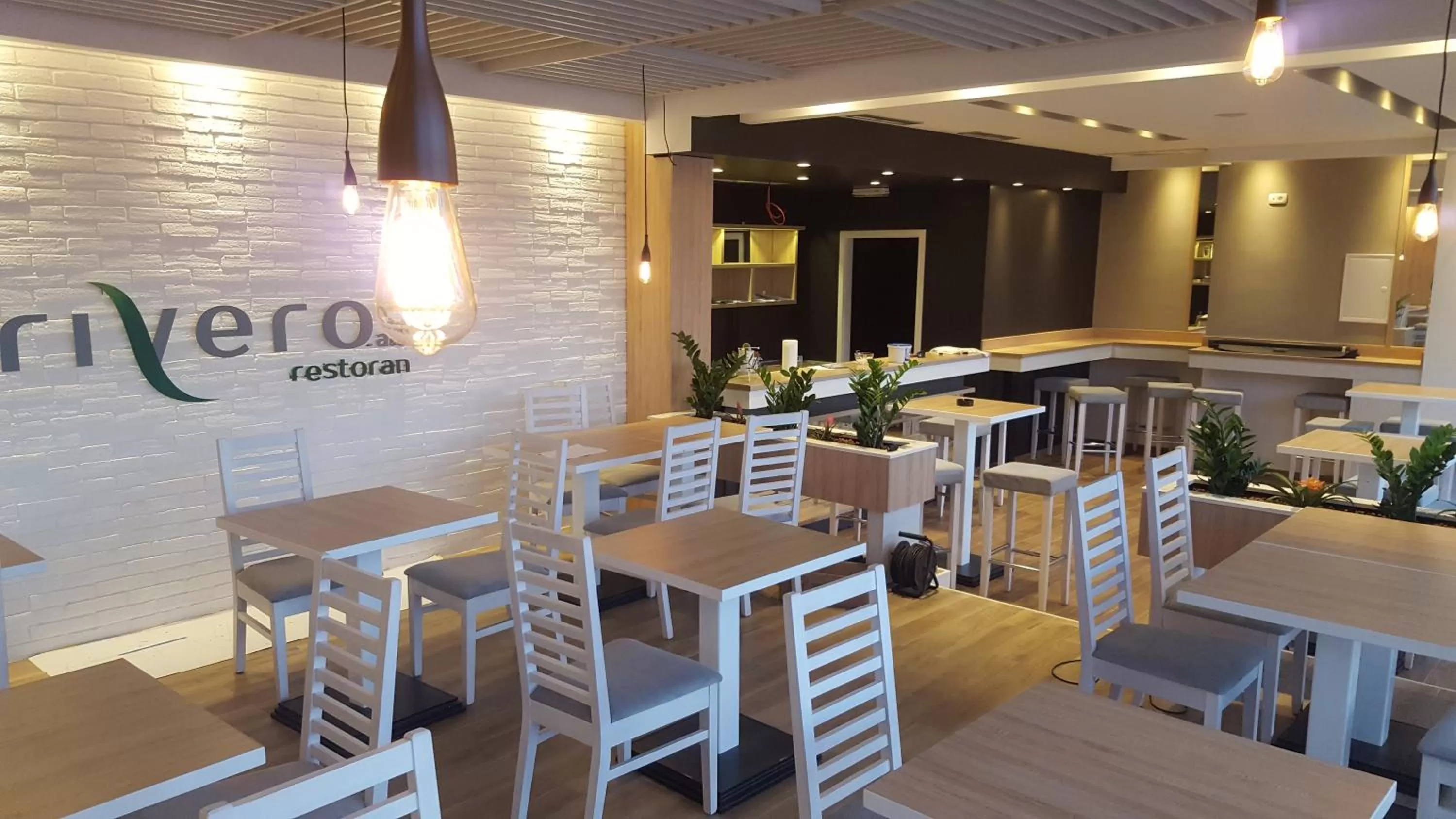 Restaurant/places to eat in Hotel Rivero A&S