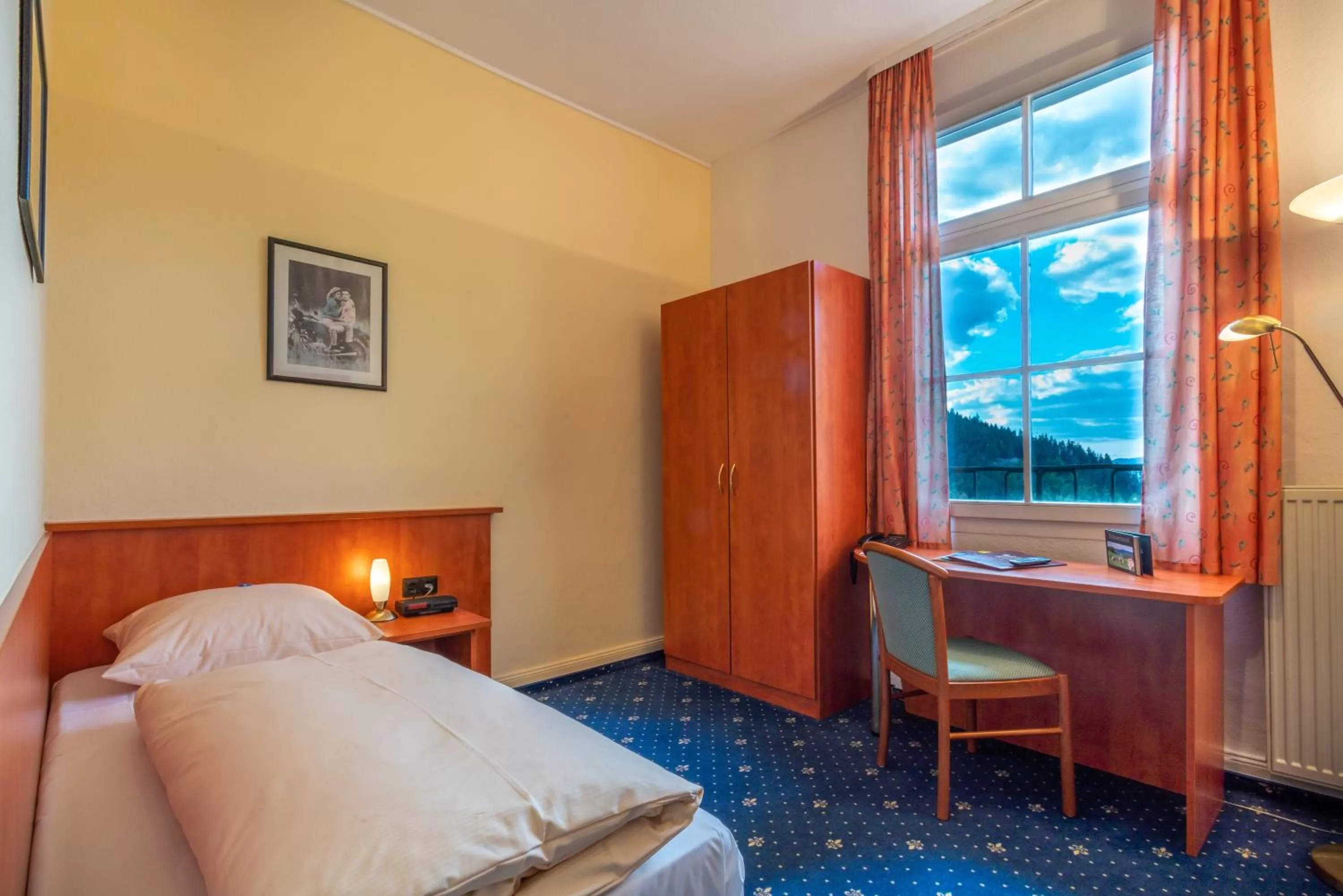 Photo of the whole room, Bed in Hotel Schloss Hornberg