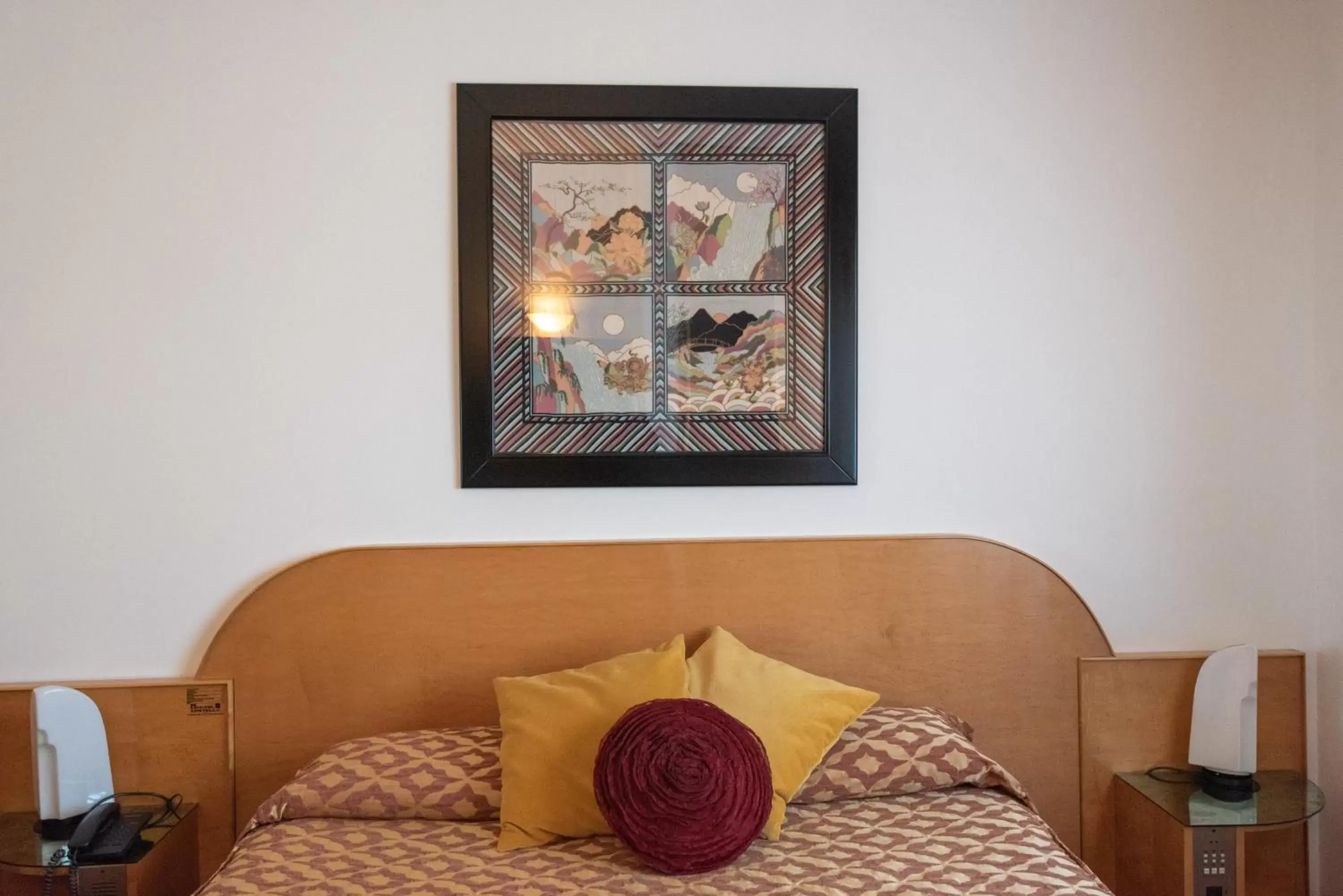 Bed, Seating Area in Hotel Castello Artemide Congressi