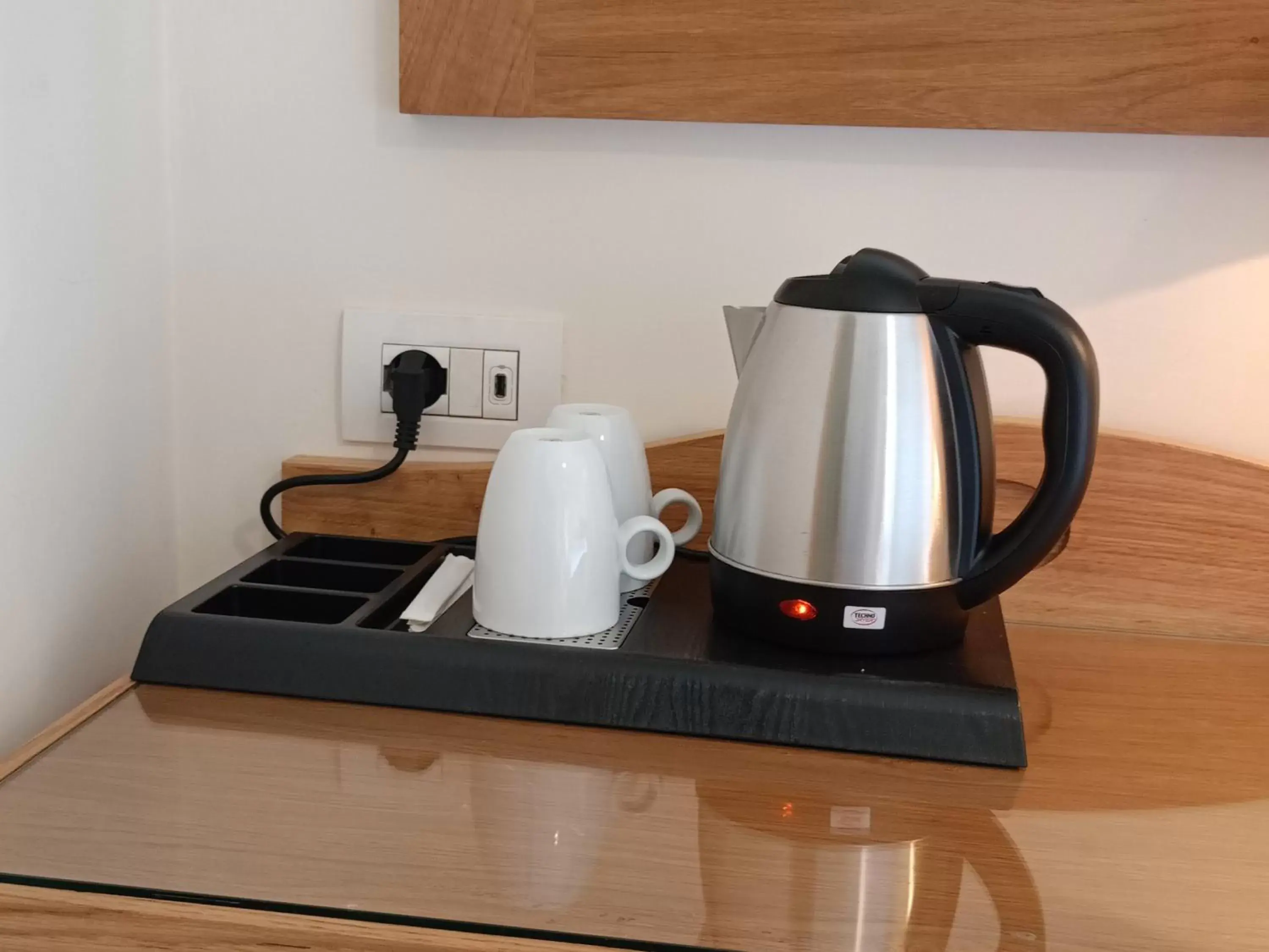 Coffee/tea facilities in Hotel Tourist