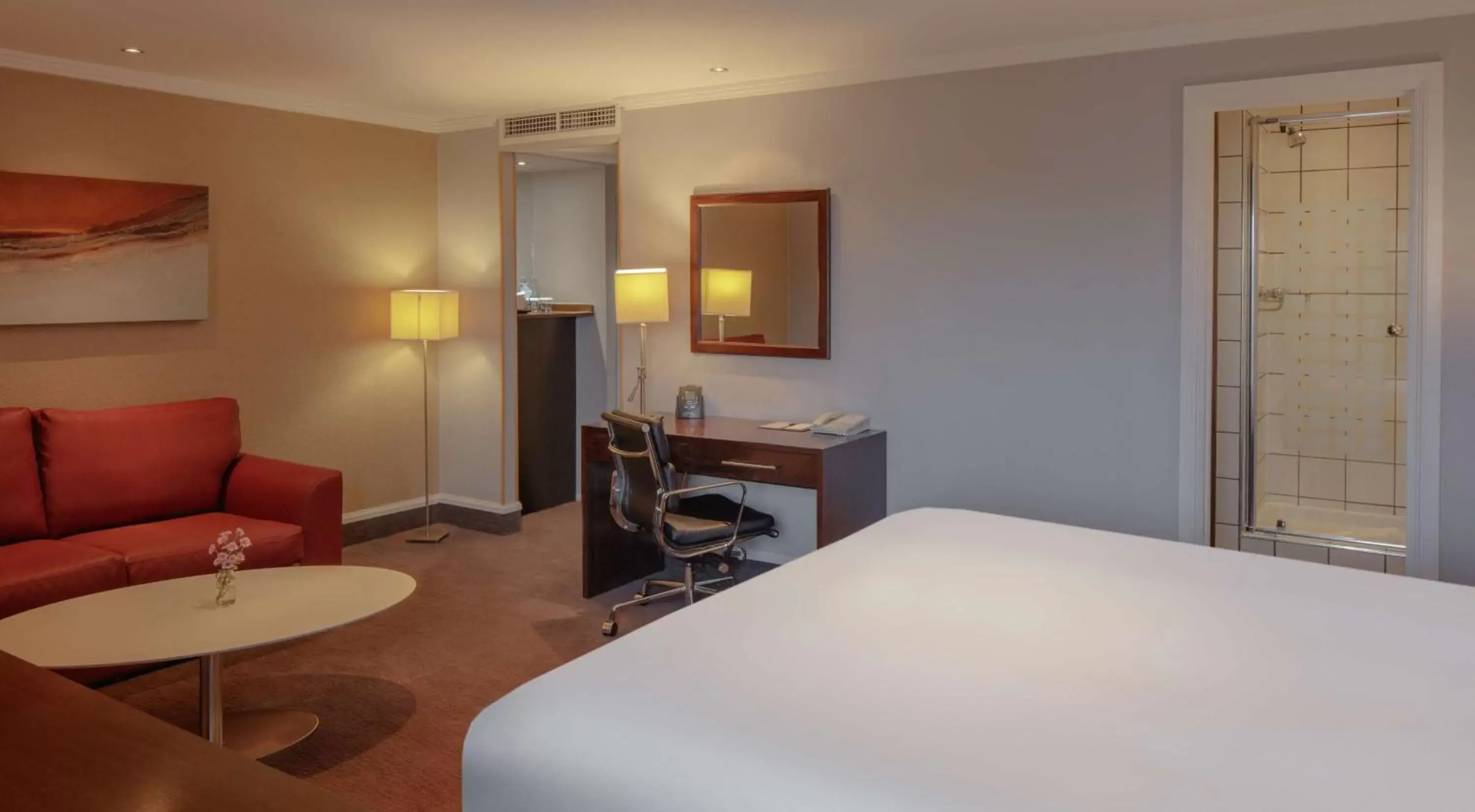 Living room, Bed in DoubleTree by Hilton Bristol City Centre Living room, Bed in DoubleTree by Hilton Bristol City Centre