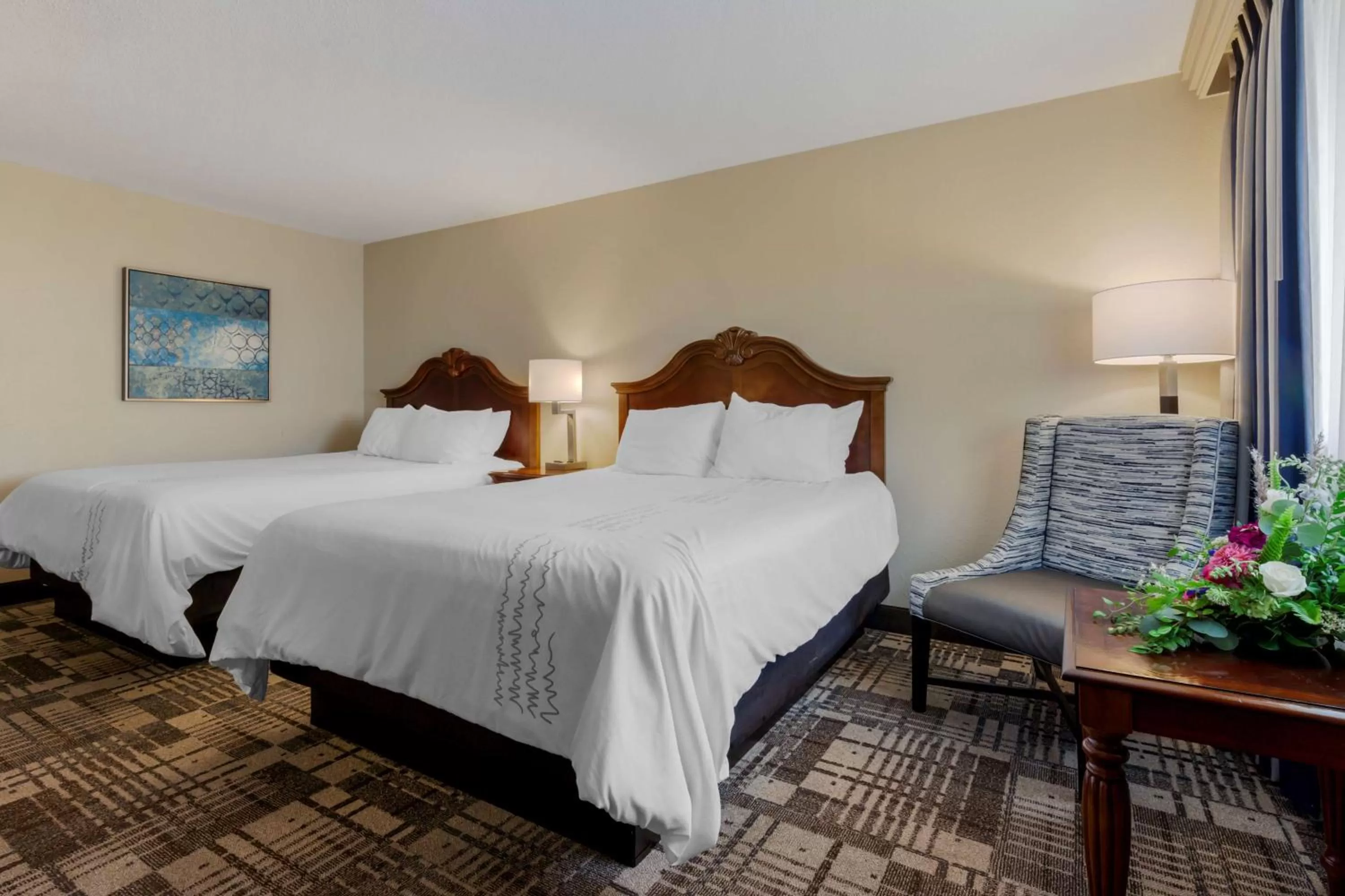 Queen Room with Two Queen Beds and Bath Tub - Disability Access in Best Western Plus Dubuque Hotel and Conference Center