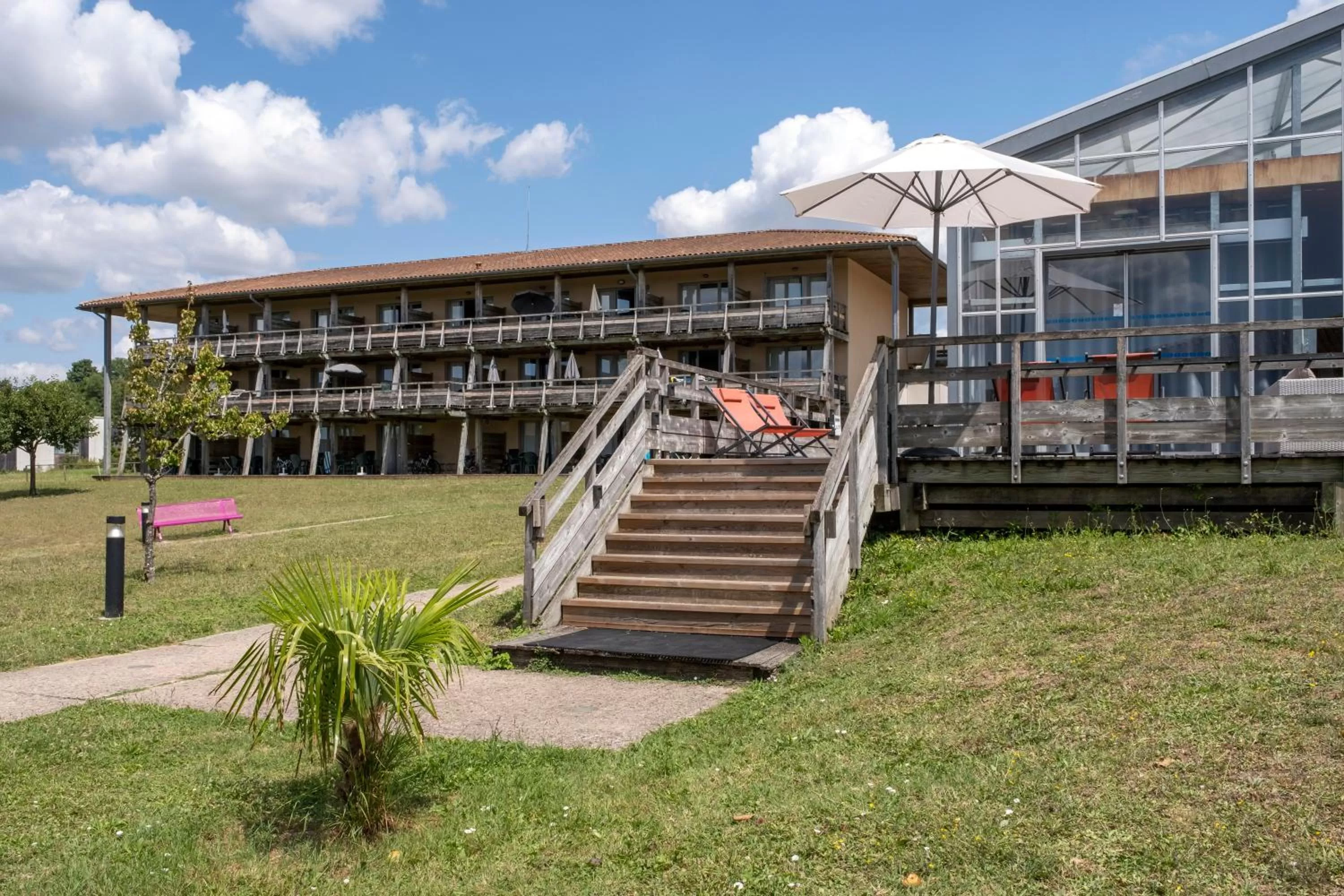 Property building in Résidence Pierre & Vacances Les Rives de la Seugne