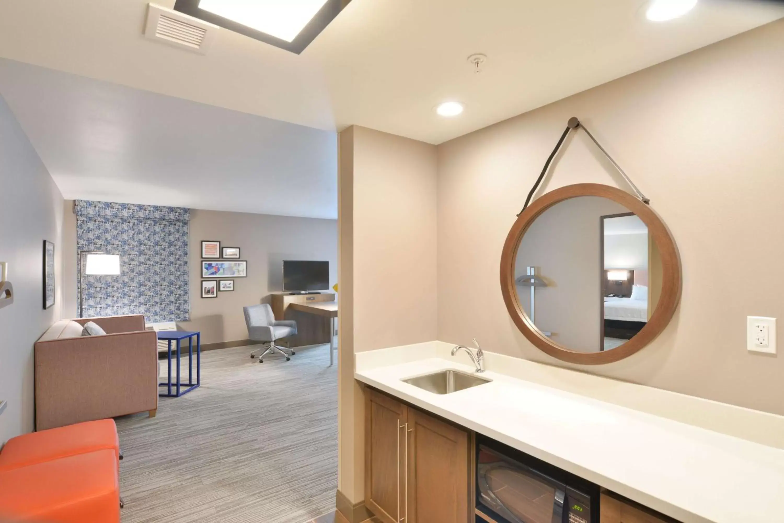 Living room, Bathroom in Hampton Inn & Suites Menomonie-UW Stout