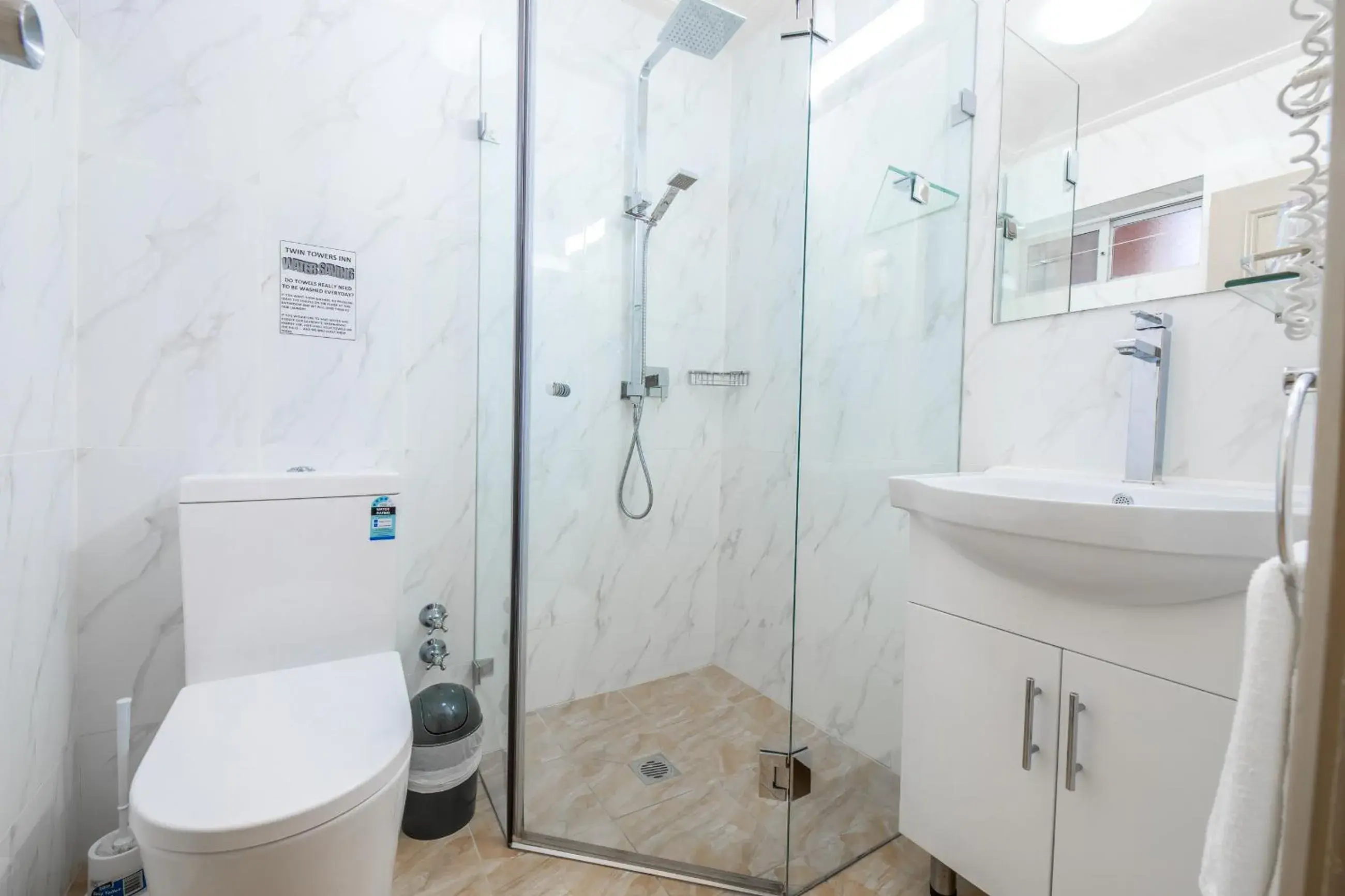 Shower, Bathroom in Twin Towers Inn