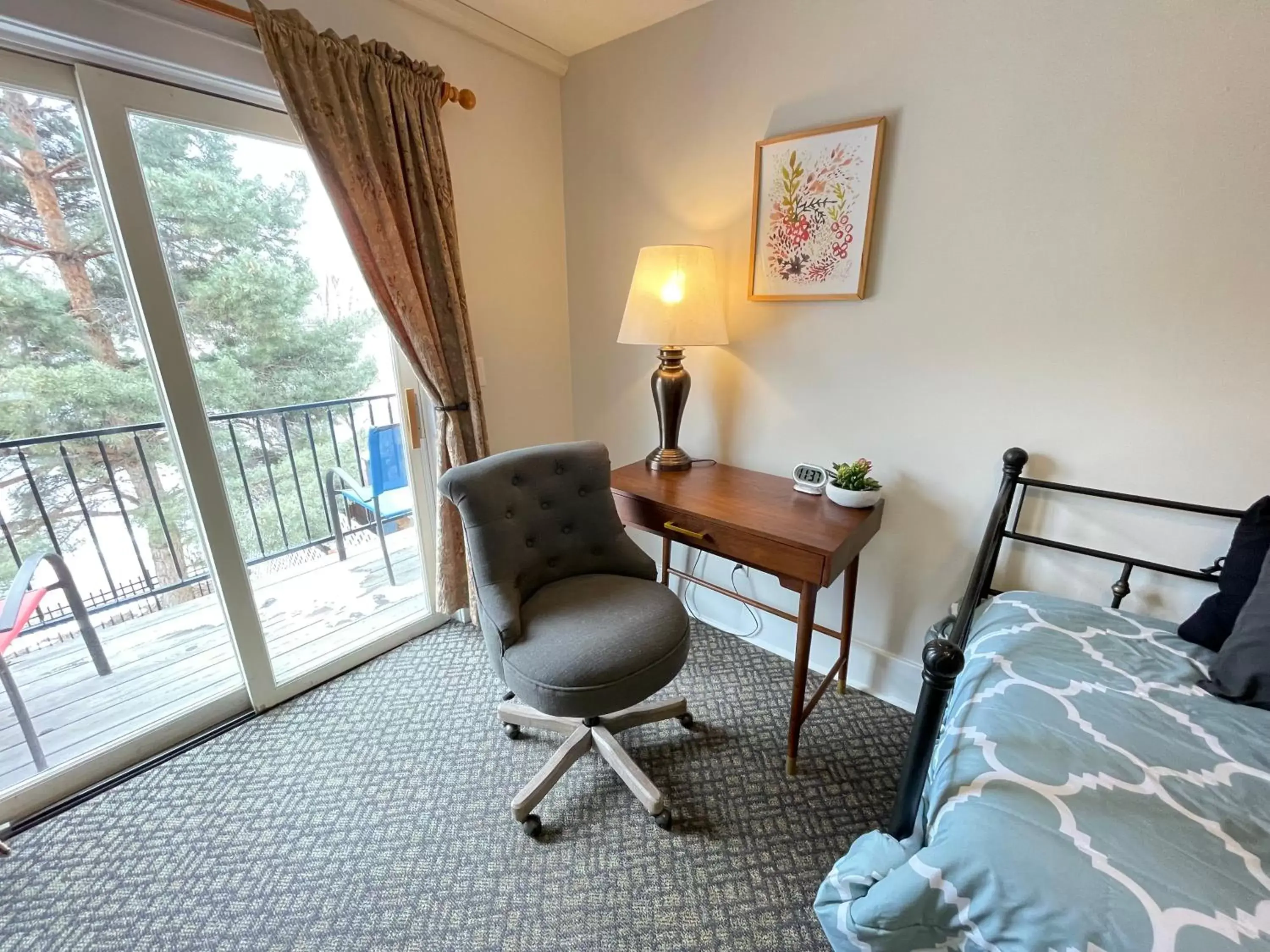 Balcony/Terrace, Seating Area in Goldsmith's River Front Inn