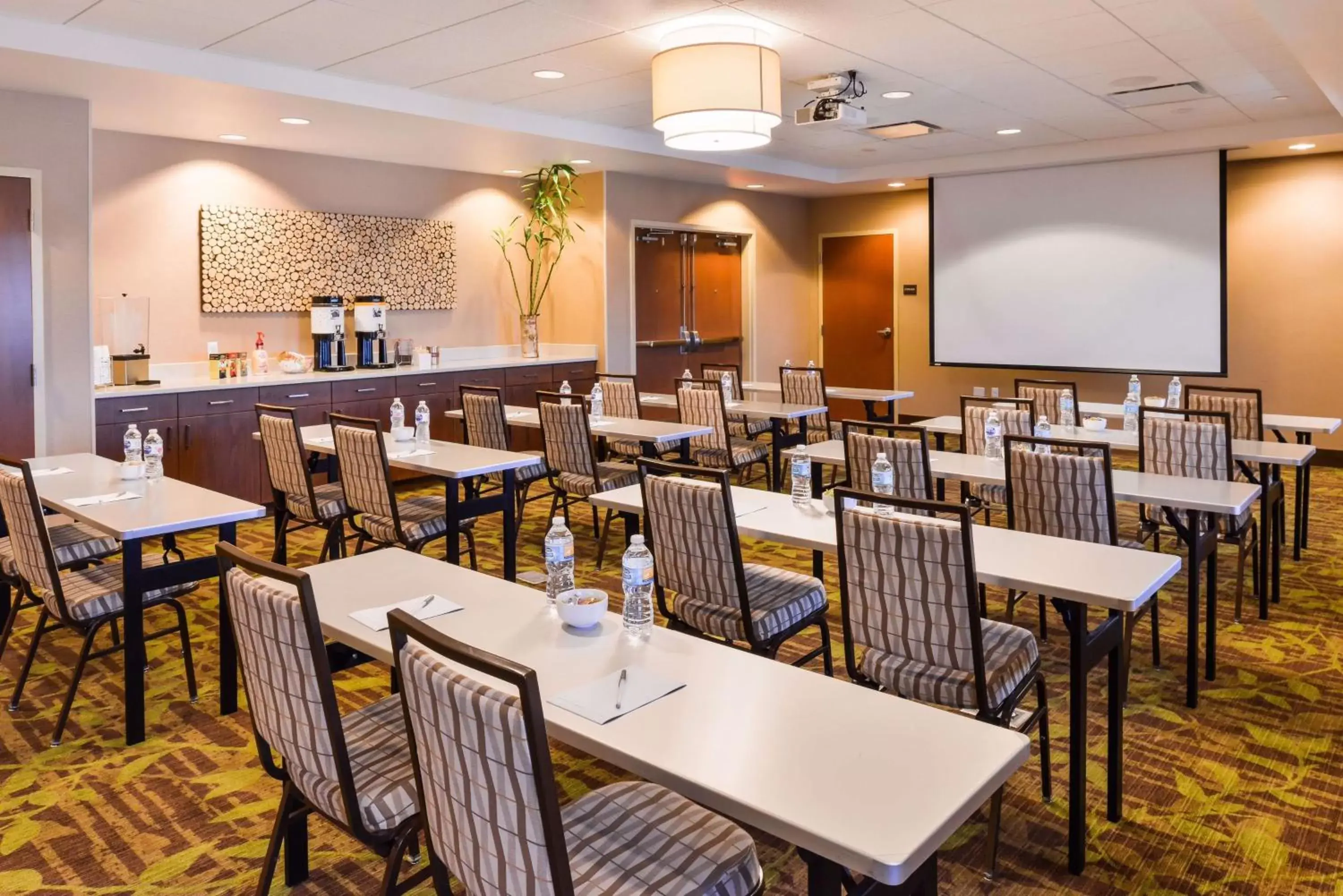 Meeting/conference room, Restaurant/Places to Eat in Hampton Inn & Suites Boulder North