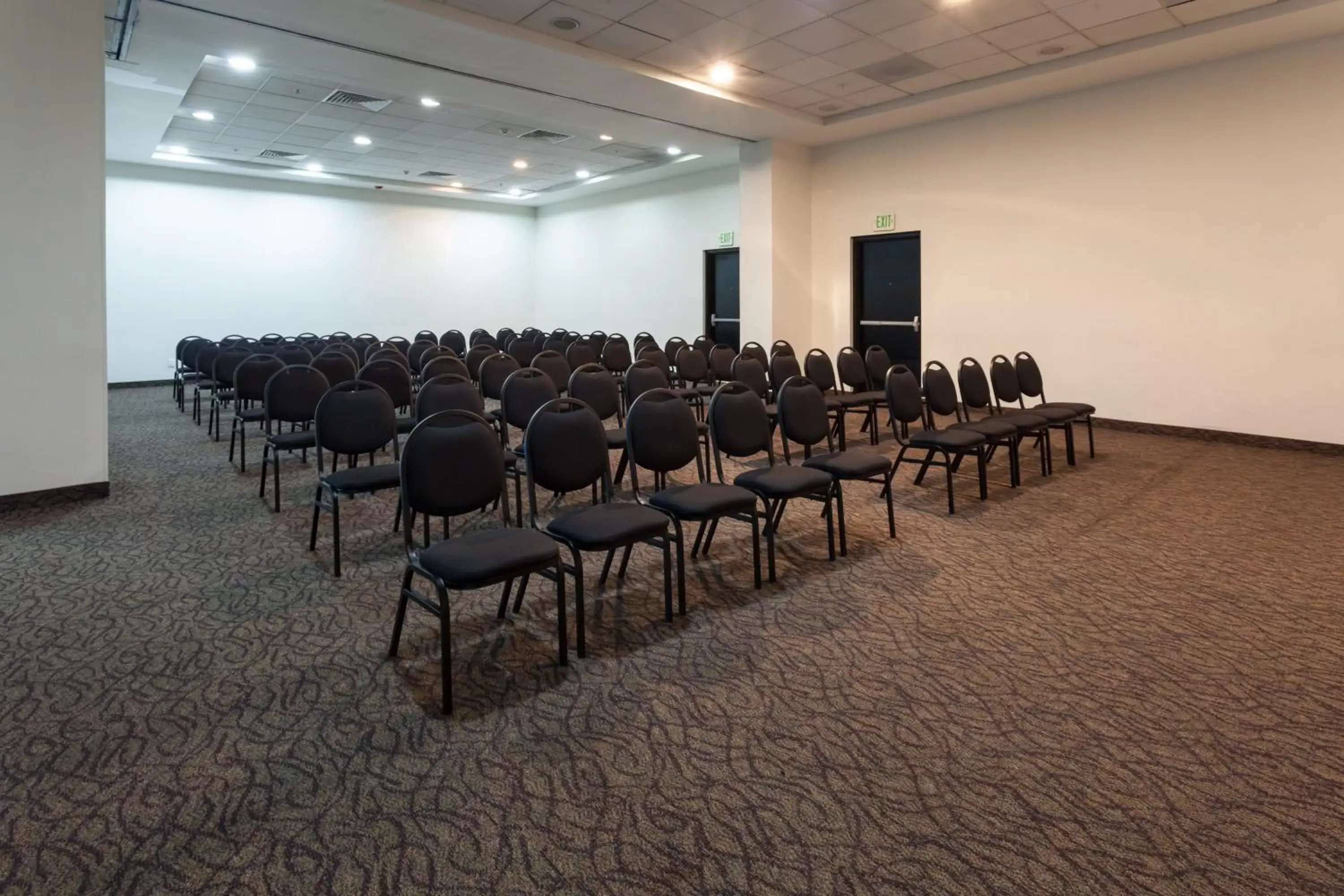 Meeting/conference room in Holiday Inn Express Guadalajara Iteso, an IHG Hotel