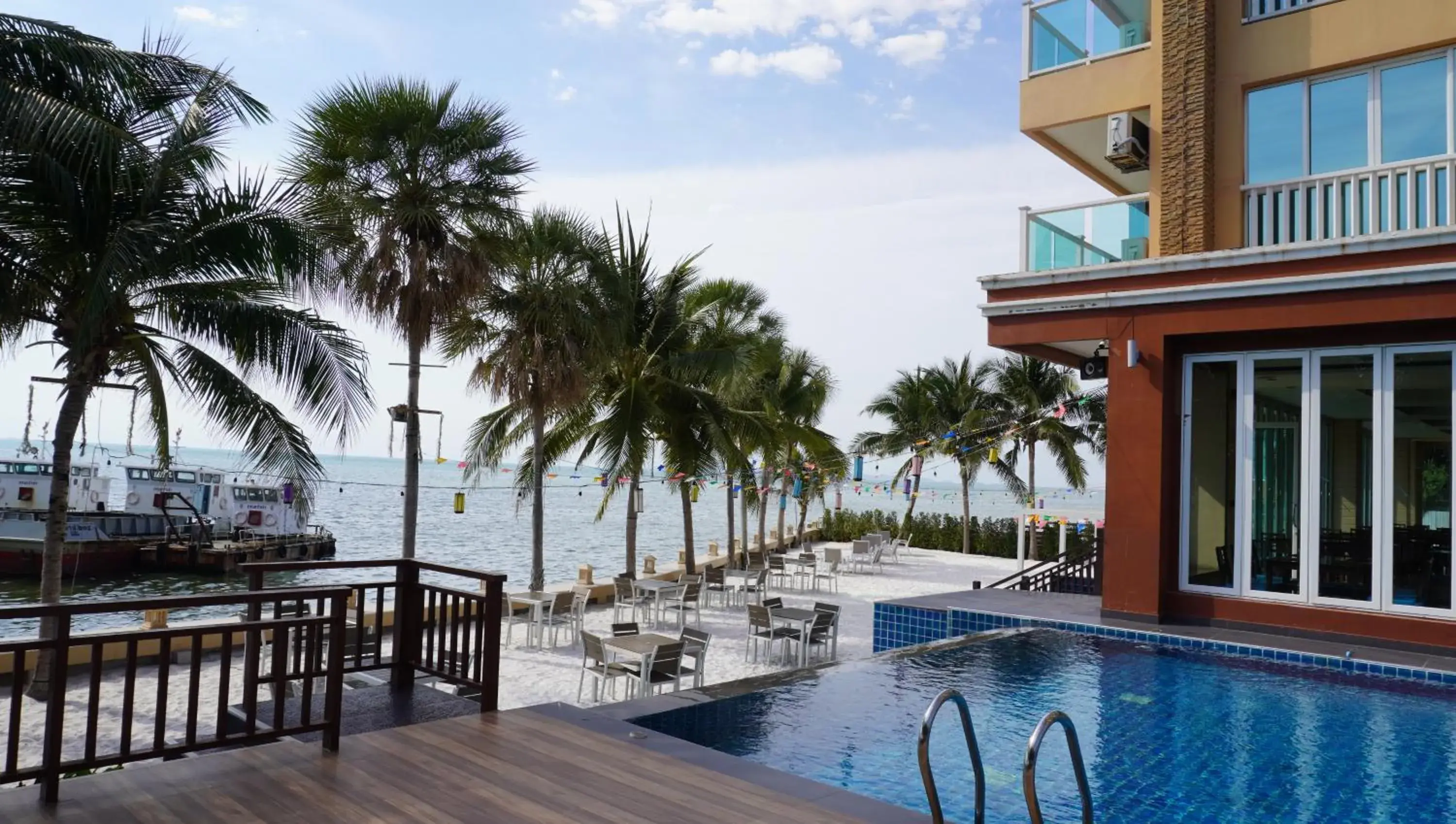 Swimming Pool in Saisawan Beach Resort