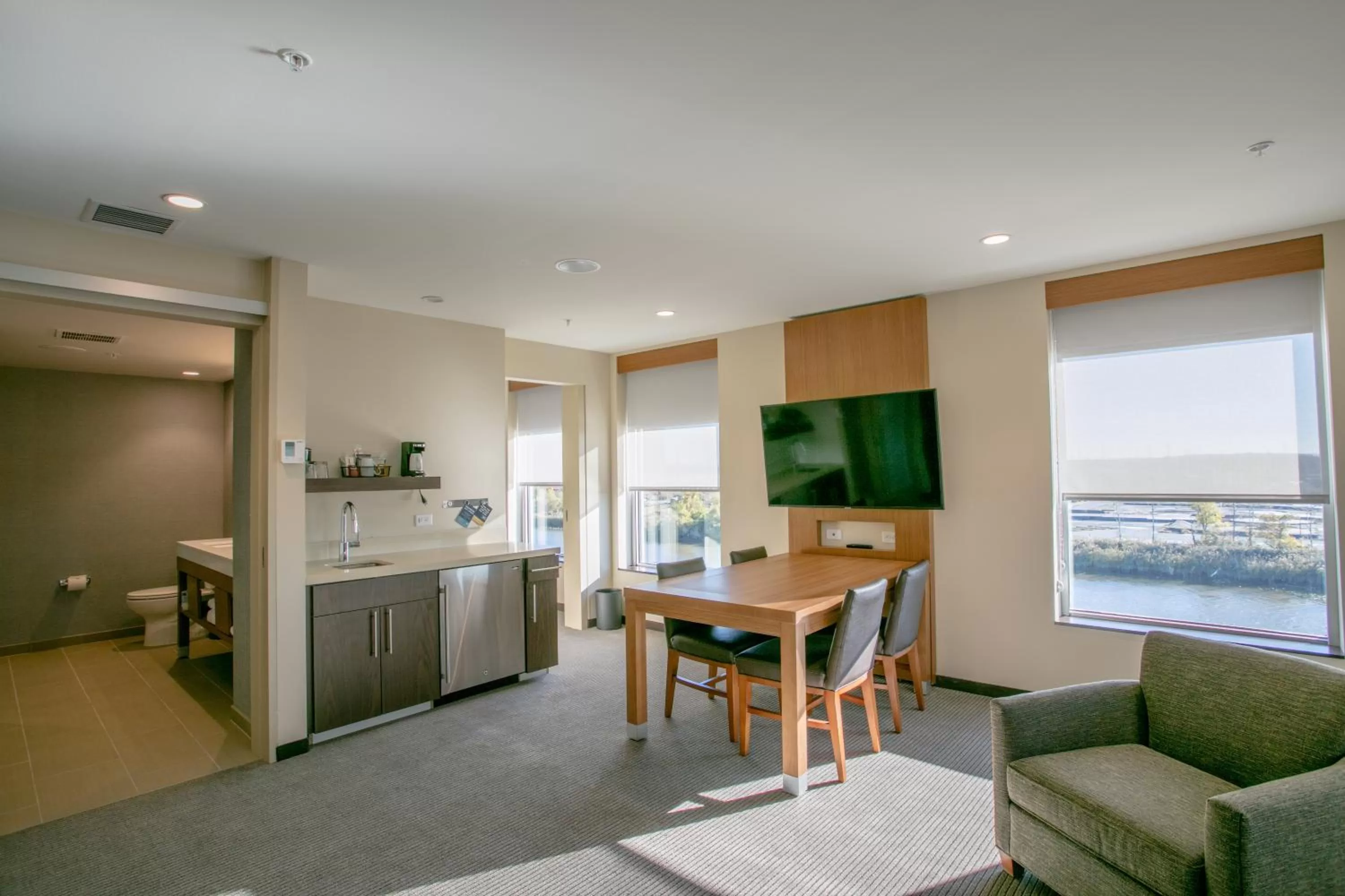 TV and multimedia in Hyatt Place Wilmington Riverfront