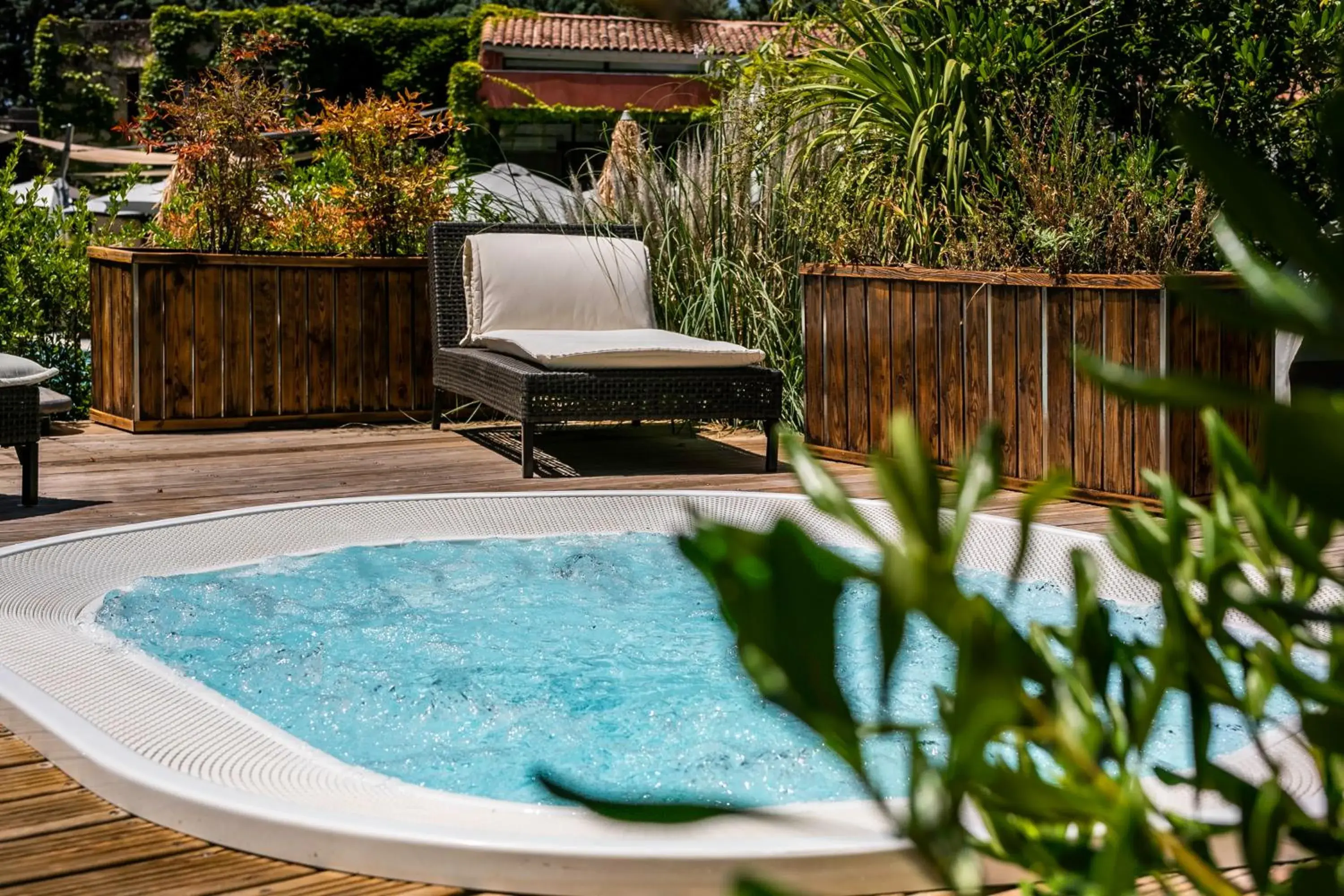 Hot Tub, Swimming Pool in Best Western Sevan Parc Hotel