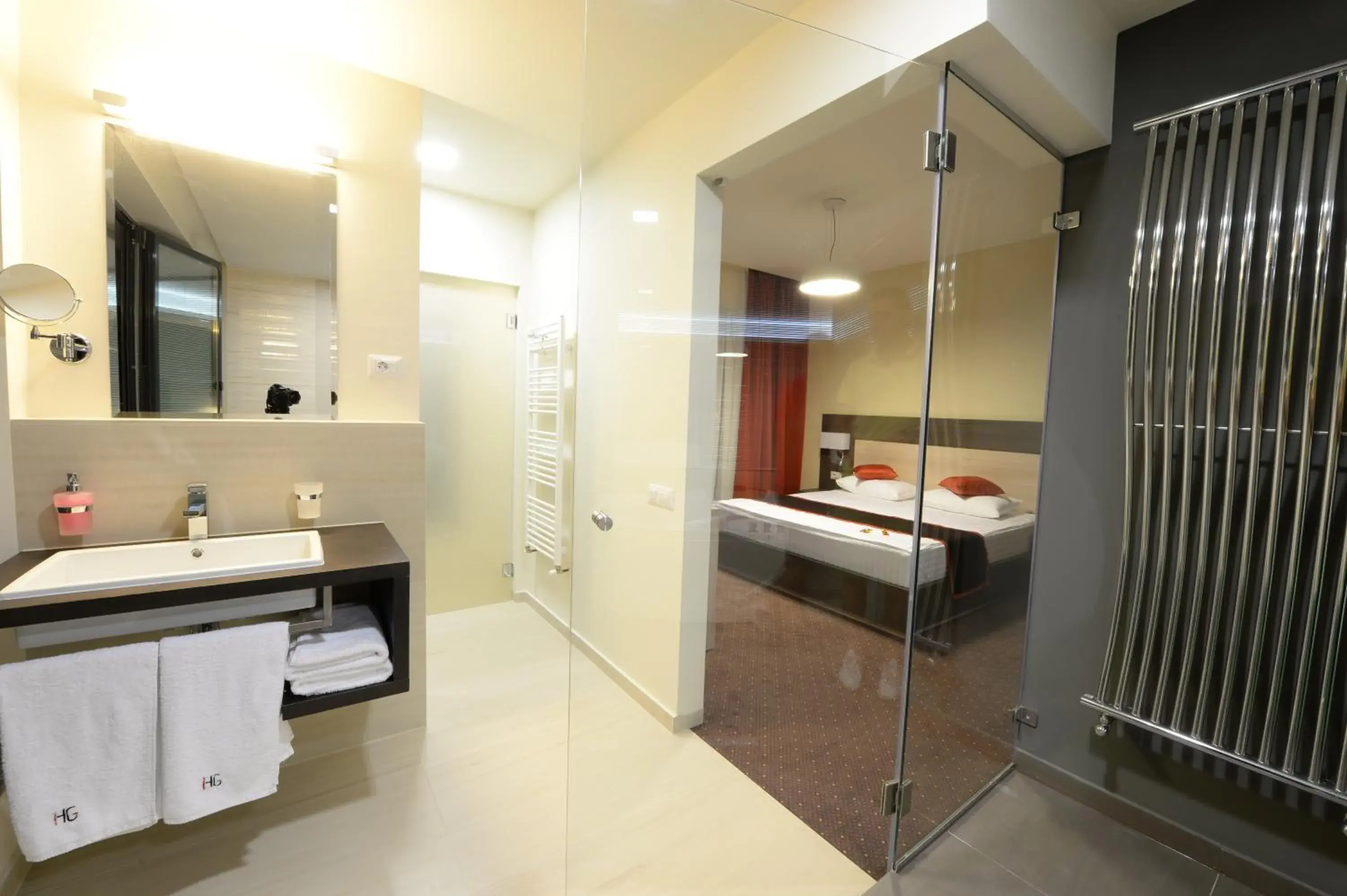 Bed, Bathroom in Hotel Galaxy