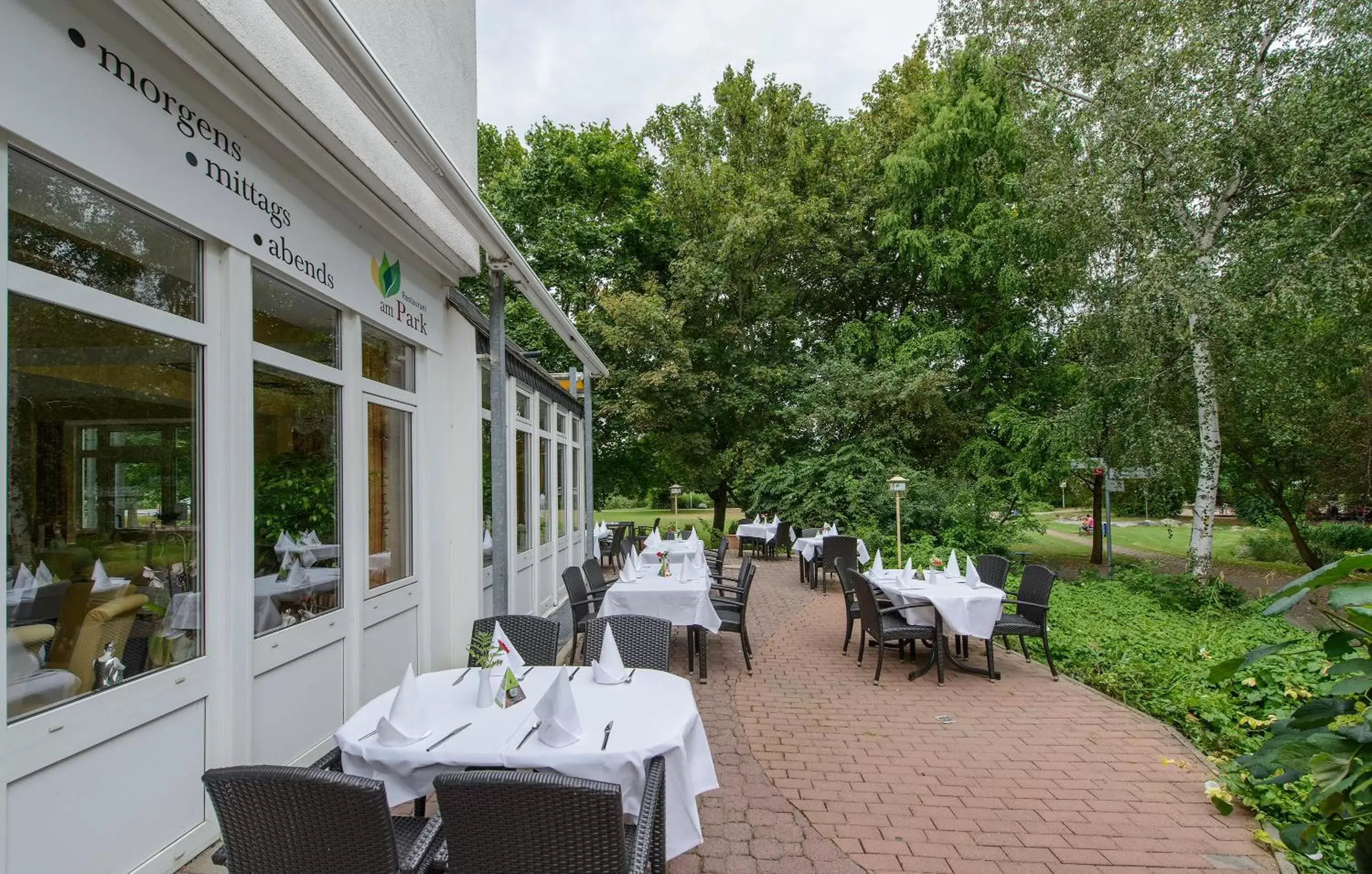 Balcony/Terrace, Restaurant/Places to Eat in Parkhotel Frankfurt Airport