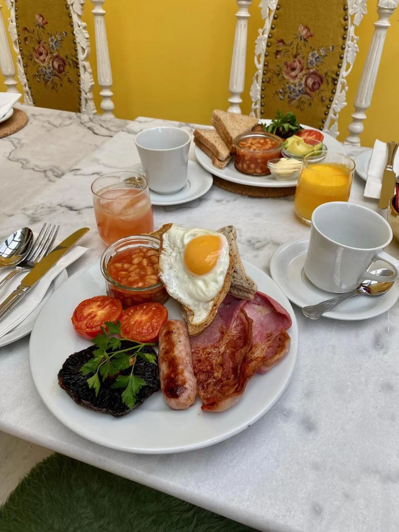 Breakfast in 15 Grosvenor