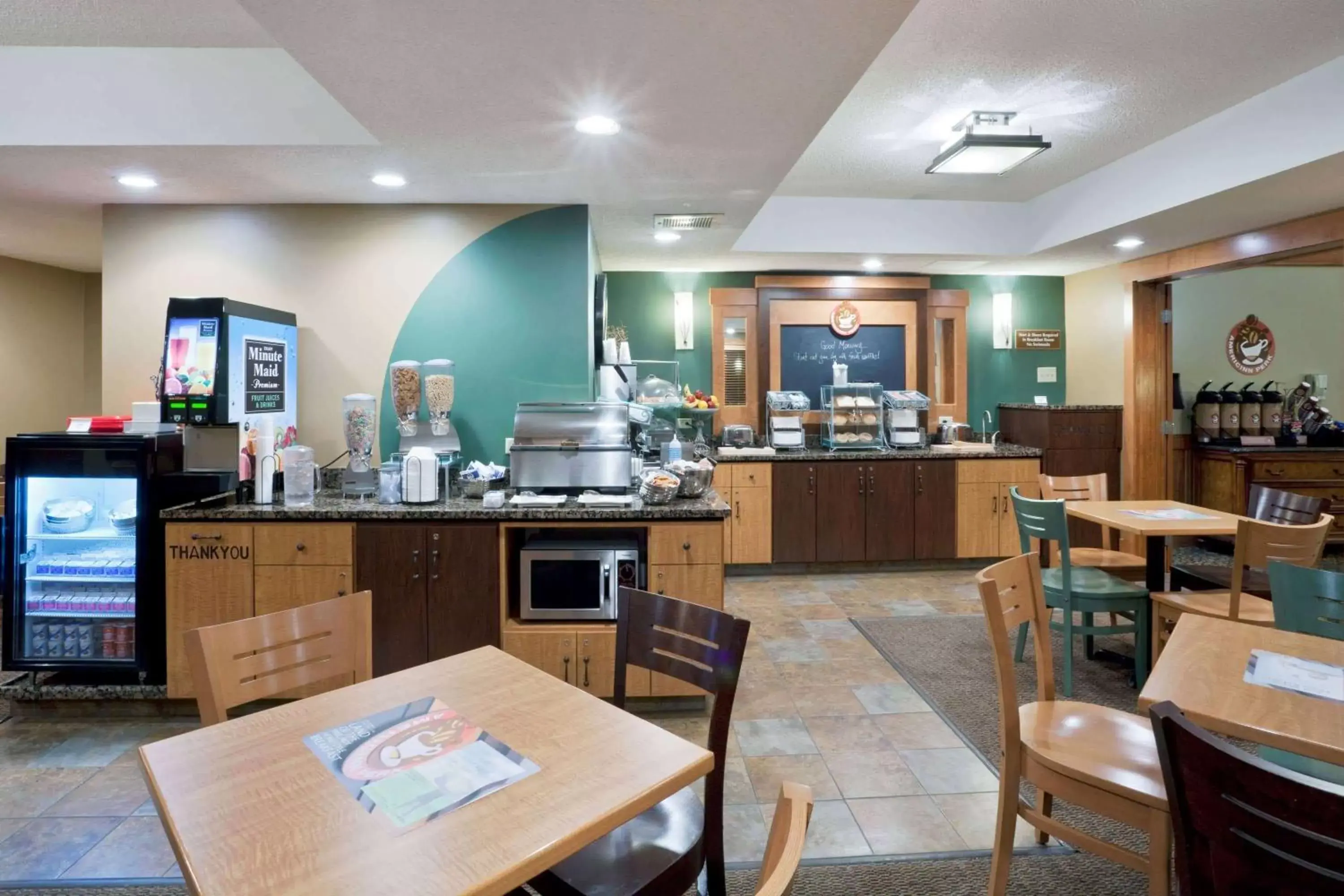 Restaurant/Places to Eat in AmericInn by Wyndham Chanhassen