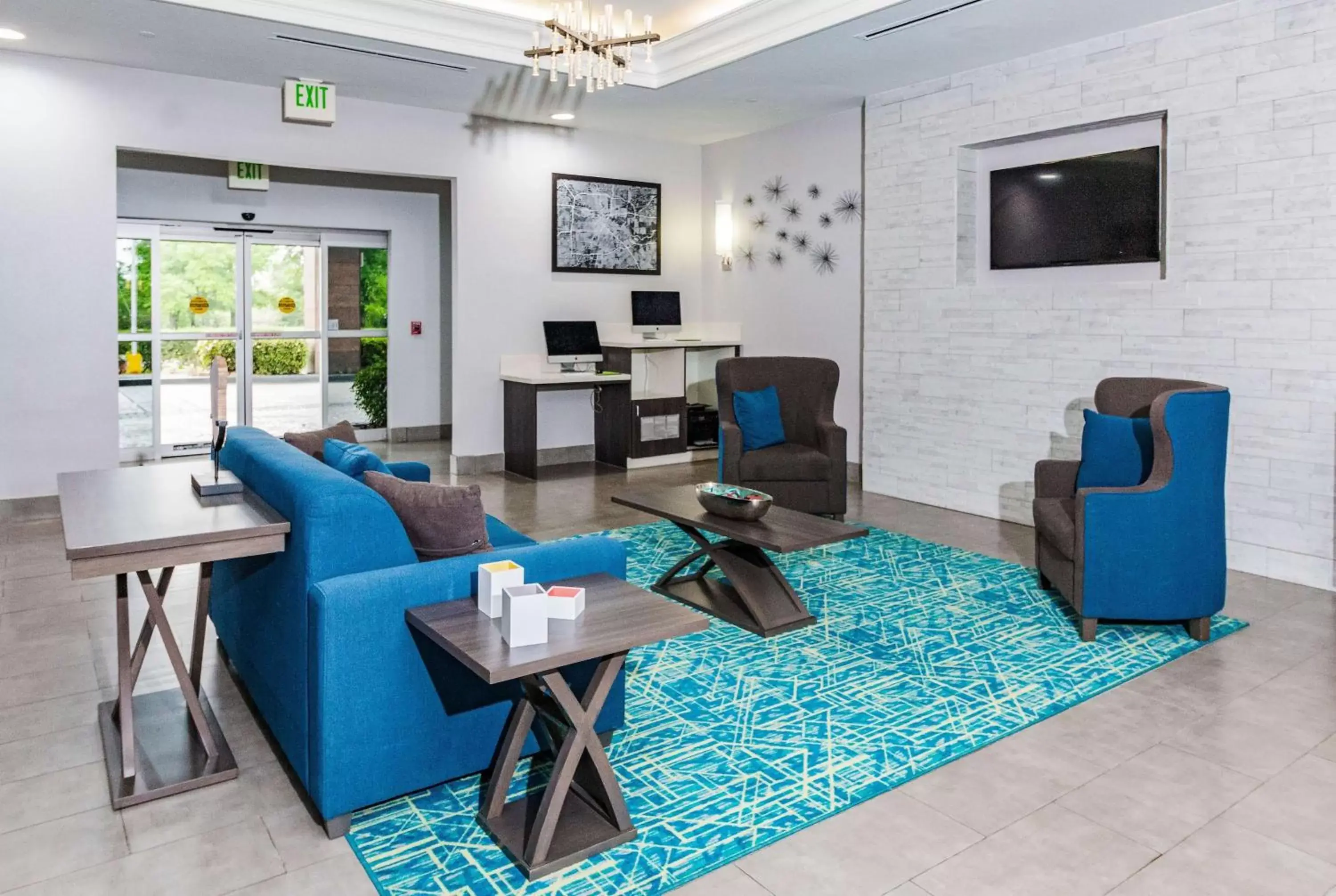 Lobby or reception, Seating Area in La Quinta by Wyndham Tomball
