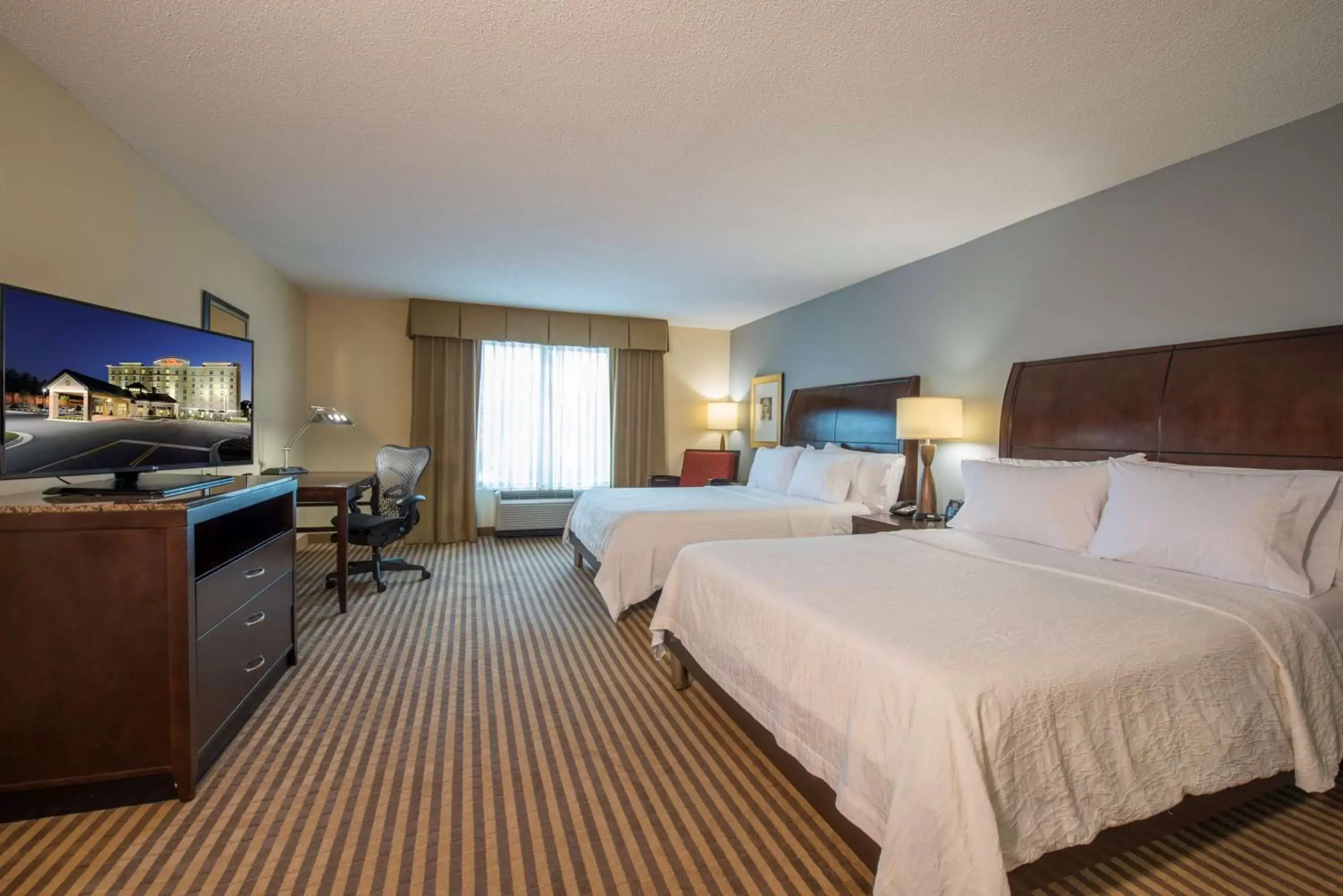Bedroom in Hilton Garden Inn Atlanta Airport North