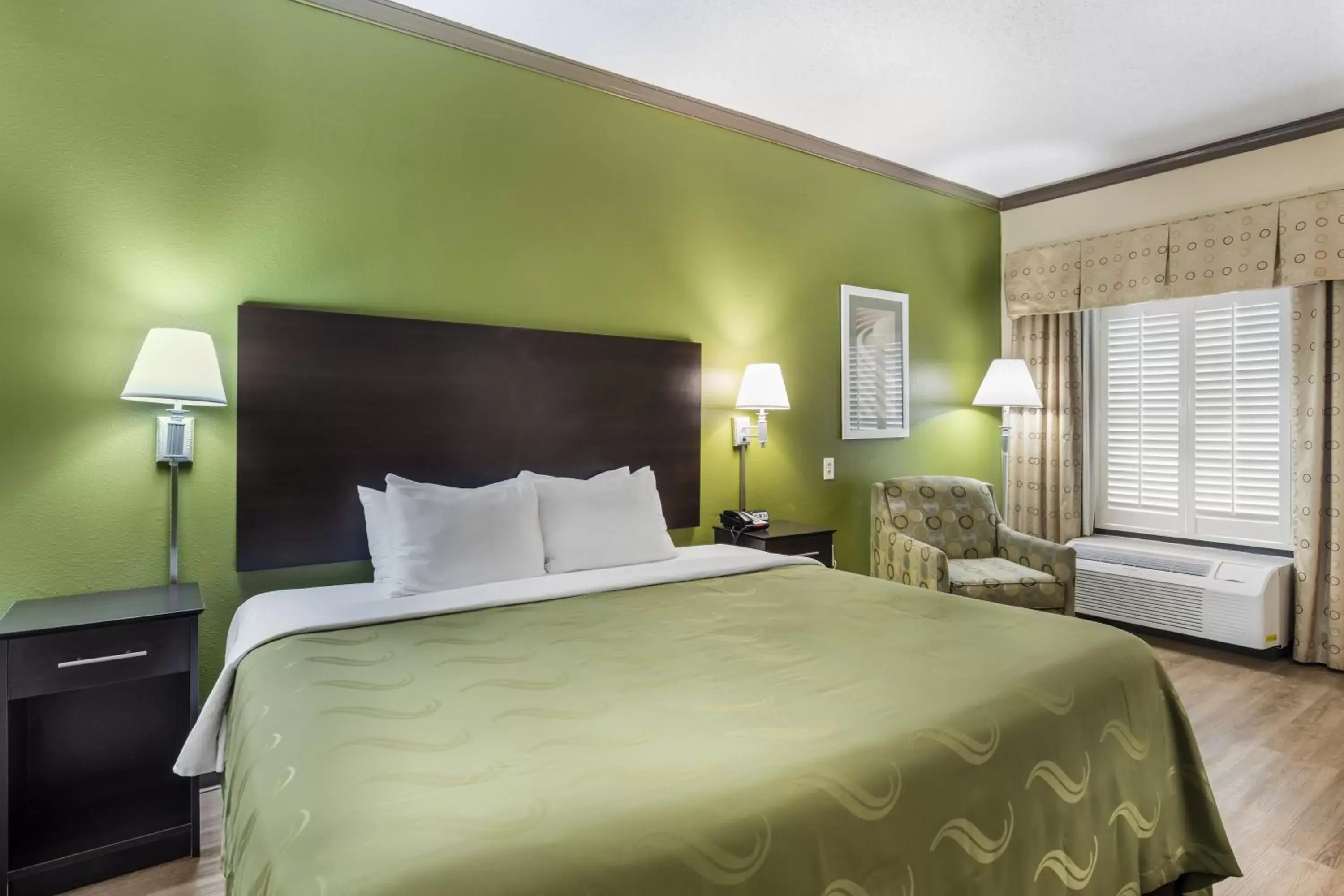 Photo of the whole room, Bed in Quality Inn Albany Photo of the whole room, Bed in Quality Inn Albany