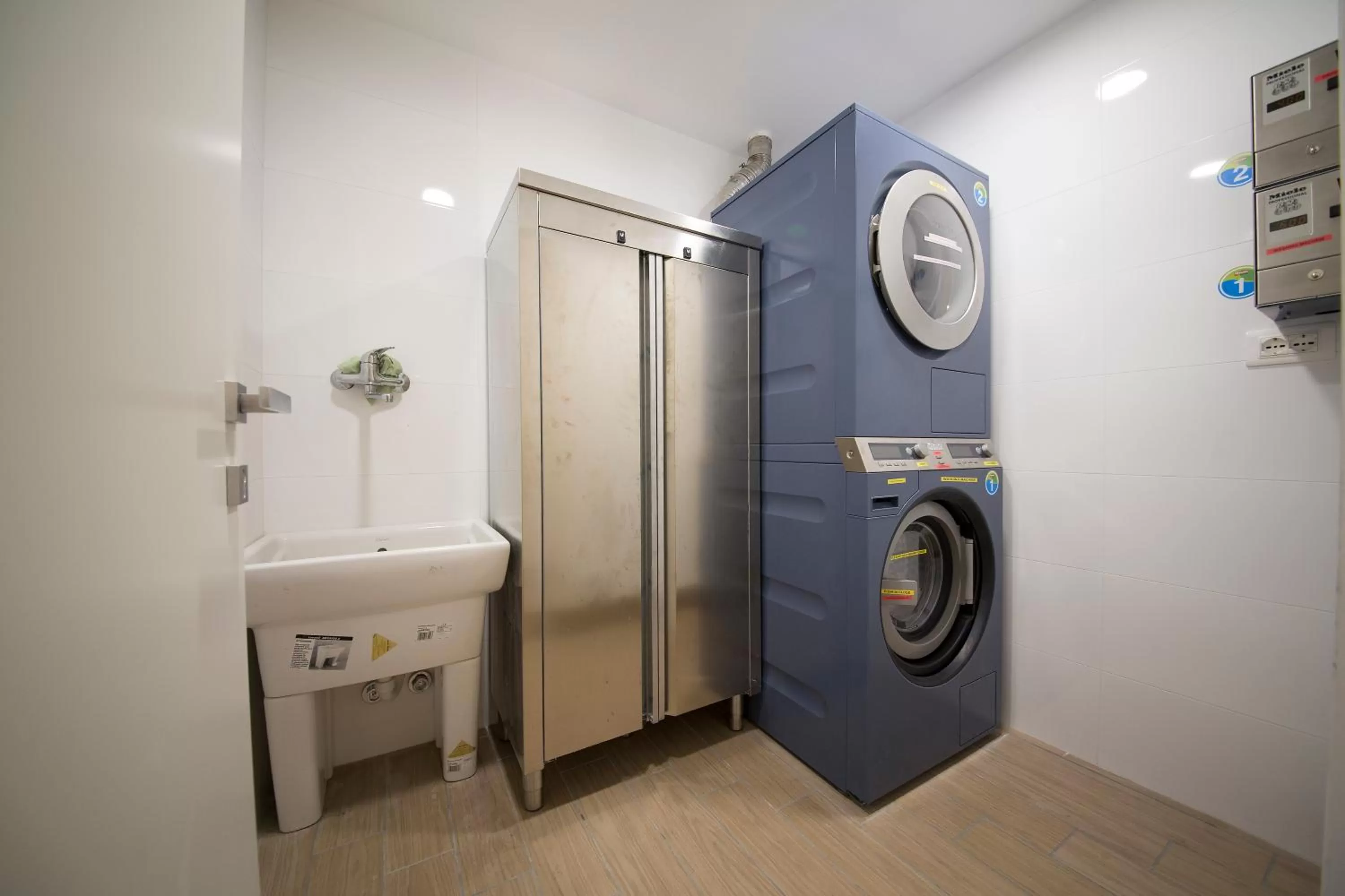 Facade/entrance in Riva Lake Lodge