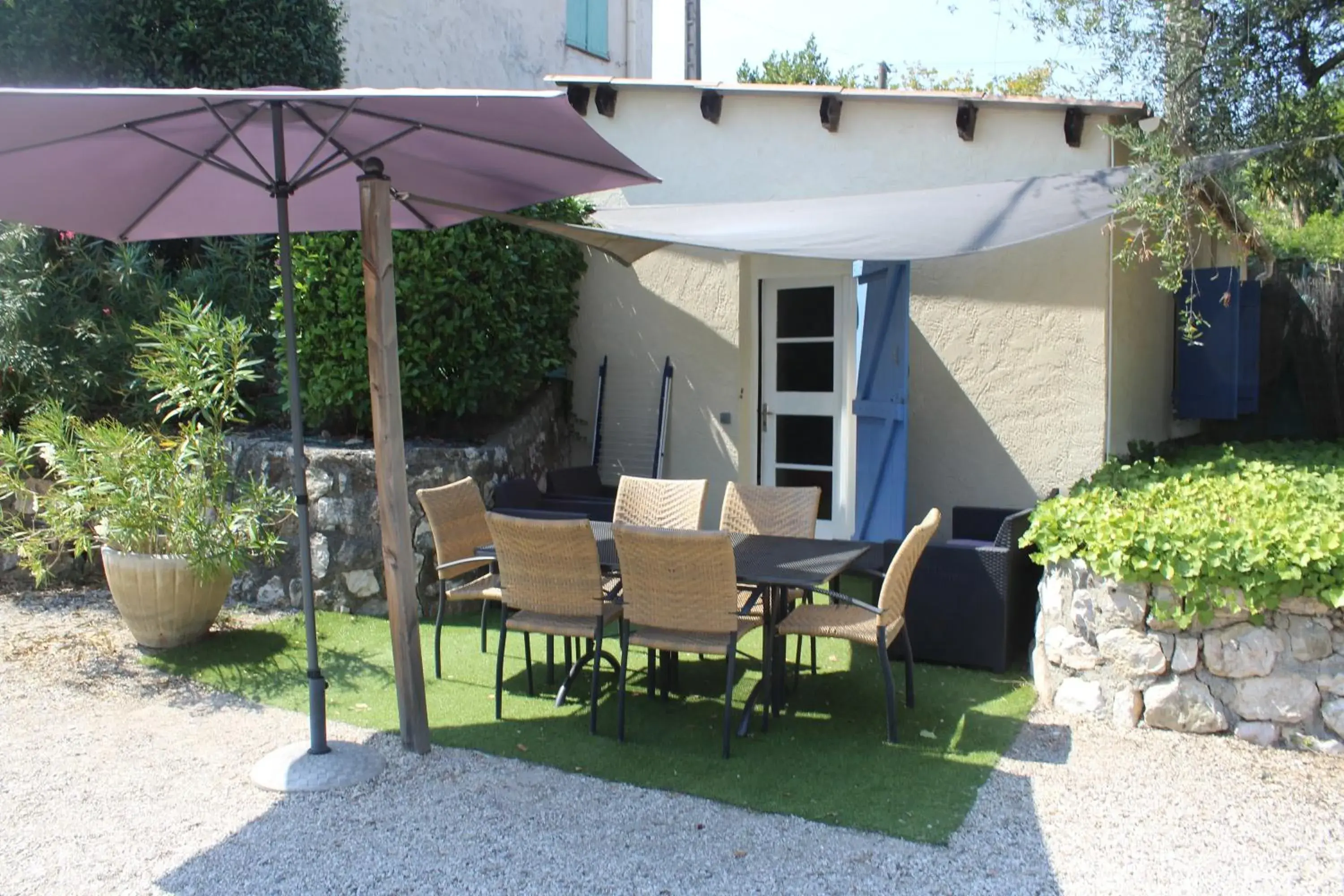 Area and facilities, Patio/Outdoor Area in Logis Hotel des Cayrons