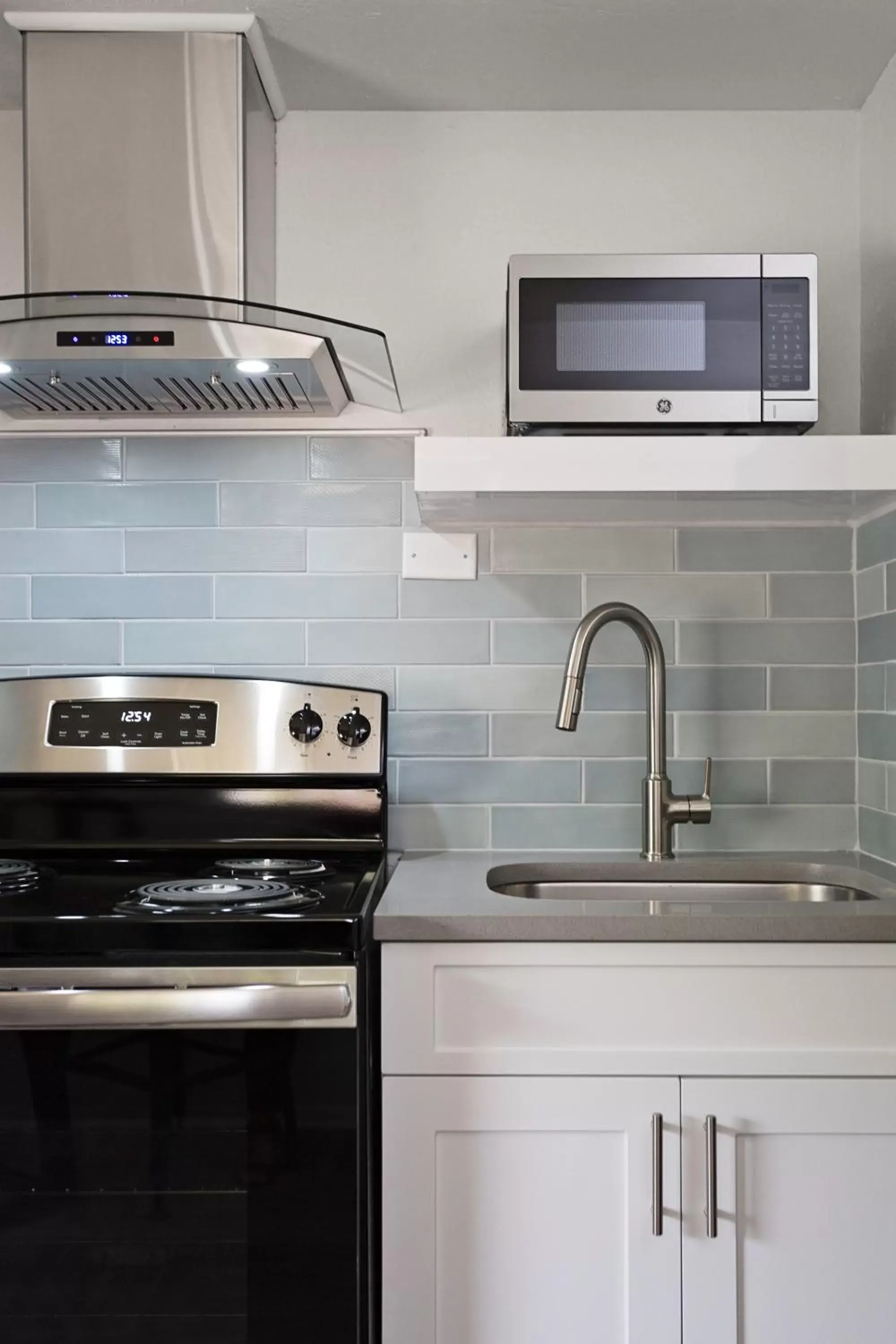 Kitchen or kitchenette, Kitchen/Kitchenette in Hotel Cabana Clearwater Beach