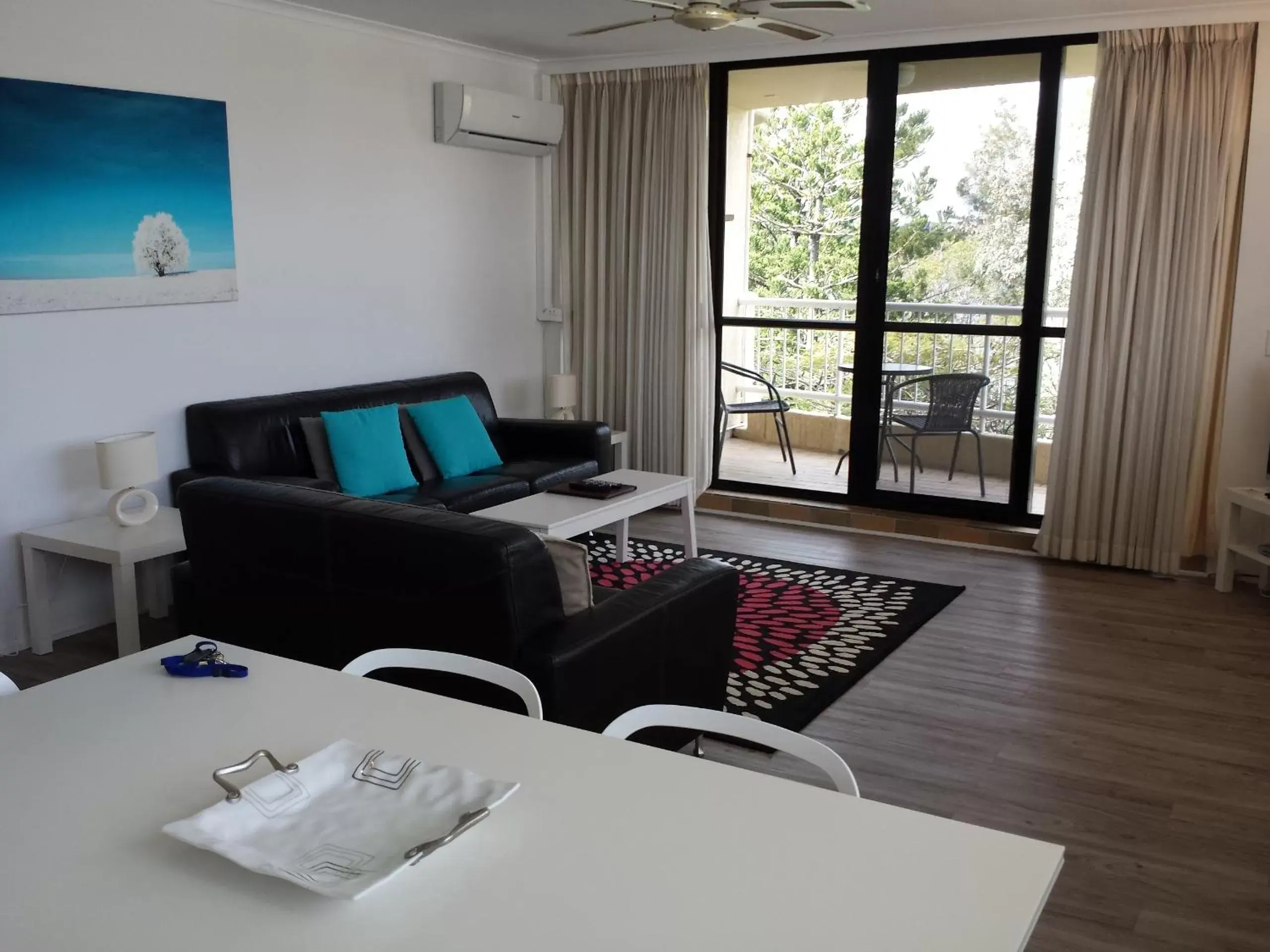Day, Seating Area in Kirribilli Apartments