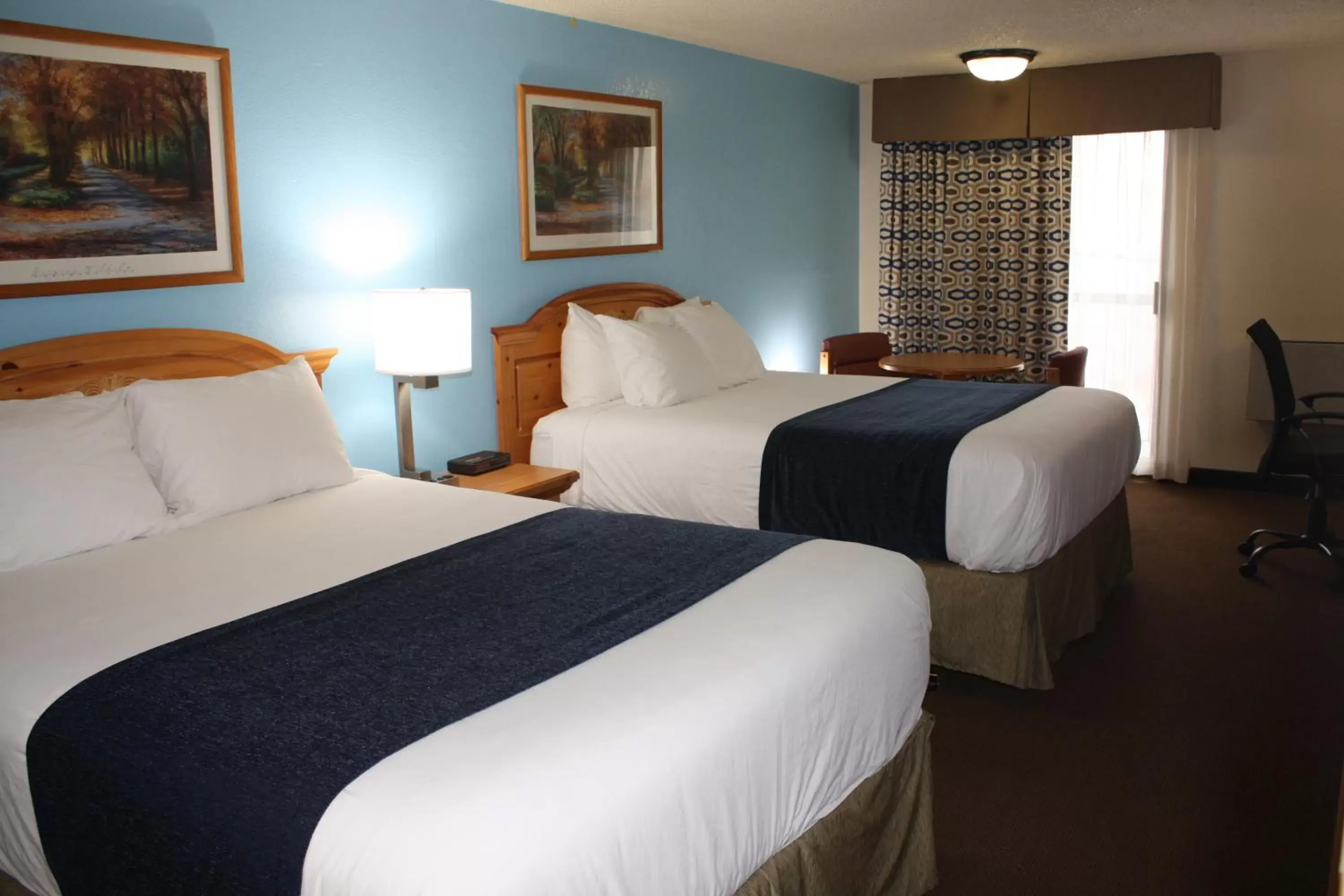 Photo of the whole room, Bed in Baymont by Wyndham Yakima Riverfront