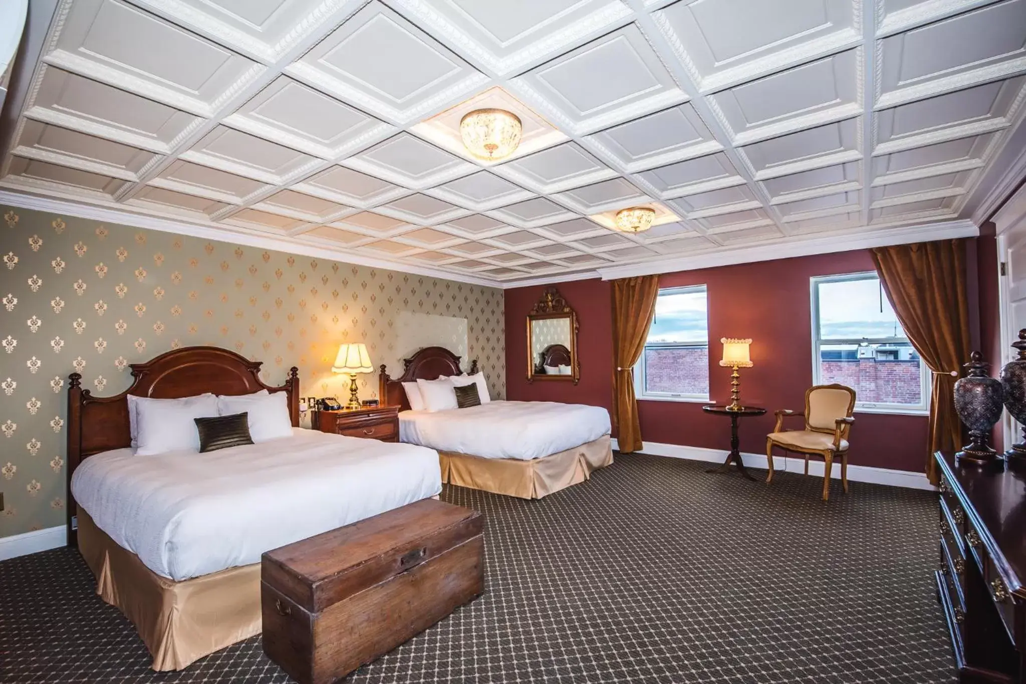 Photo of the whole room, Bed in The Pollard Hotel