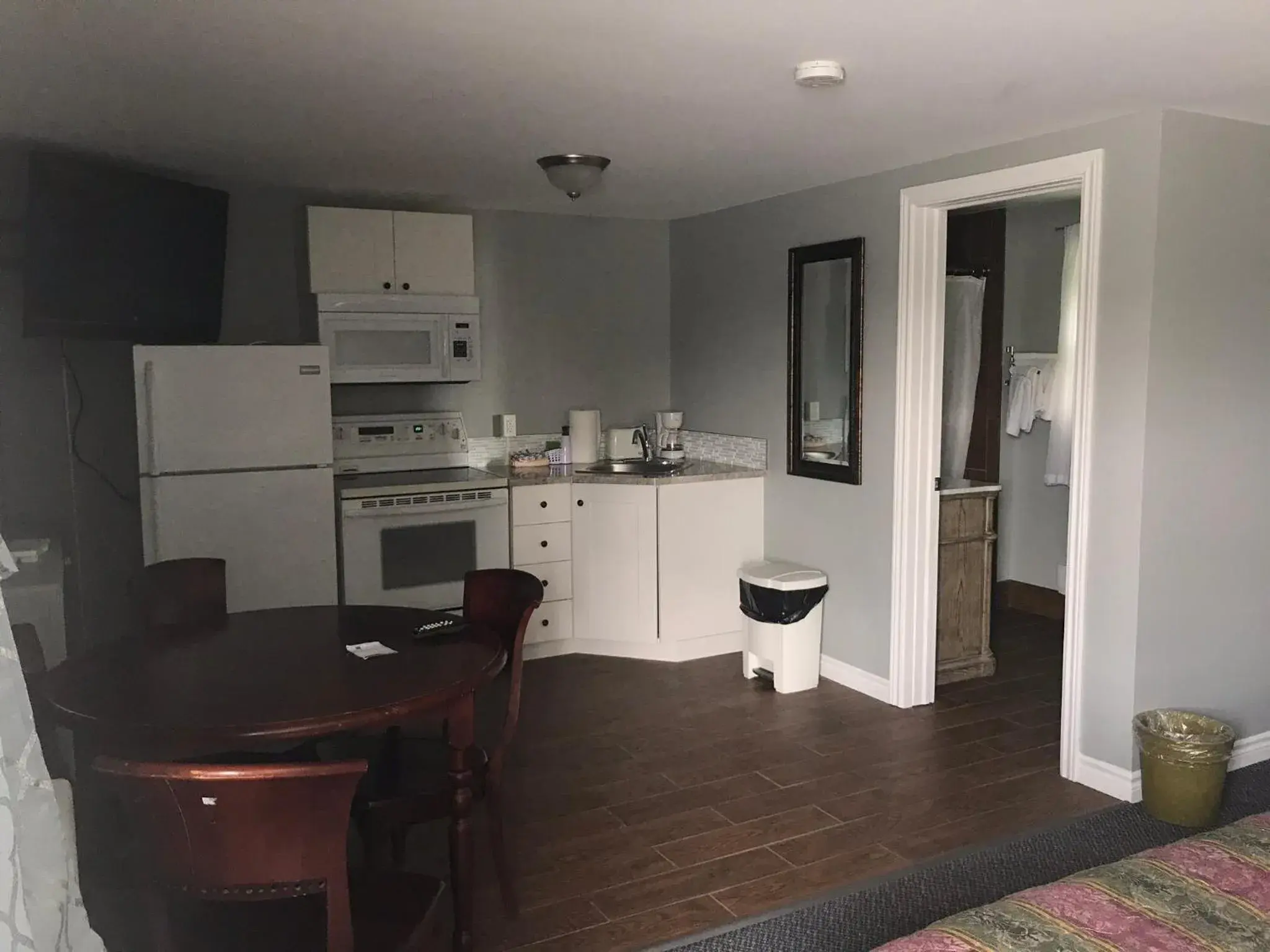 Kitchen or kitchenette, Kitchen/Kitchenette in The Gables Inn