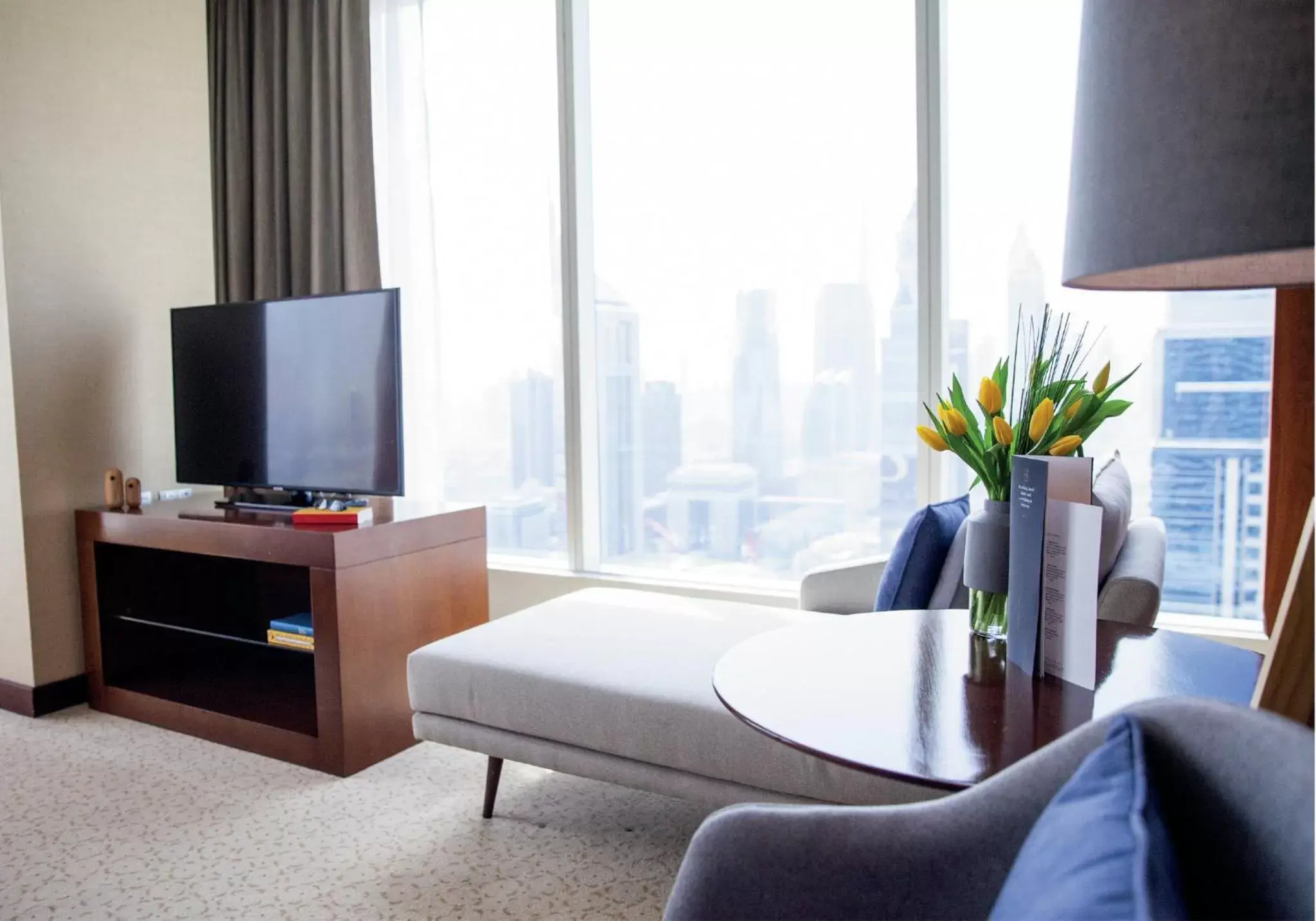 Photo of the whole room, TV/Entertainment Center in voco Dubai, an IHG Hotel