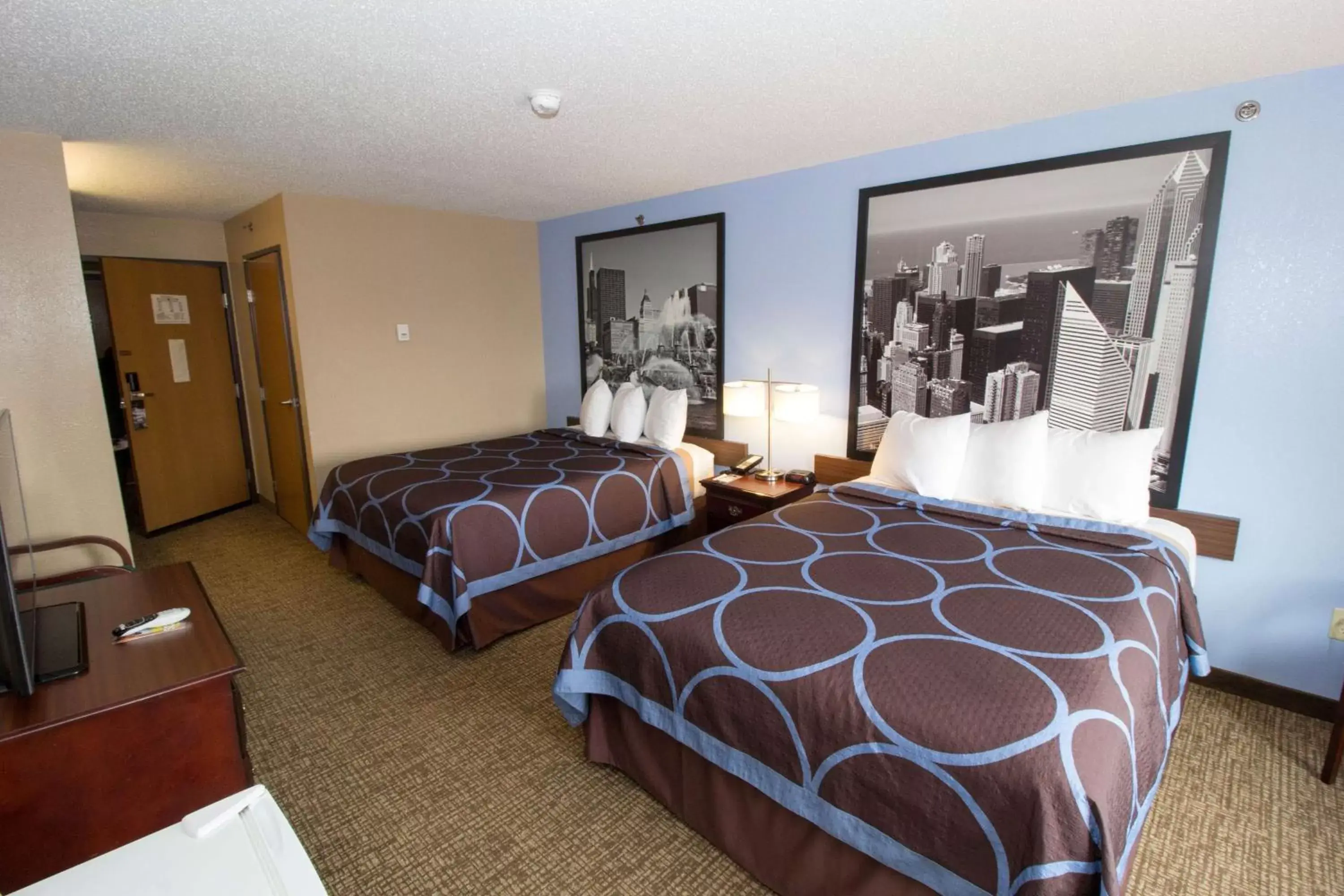 Photo of the whole room, Bed in Super 8 by Wyndham Chicago O'Hare Airport