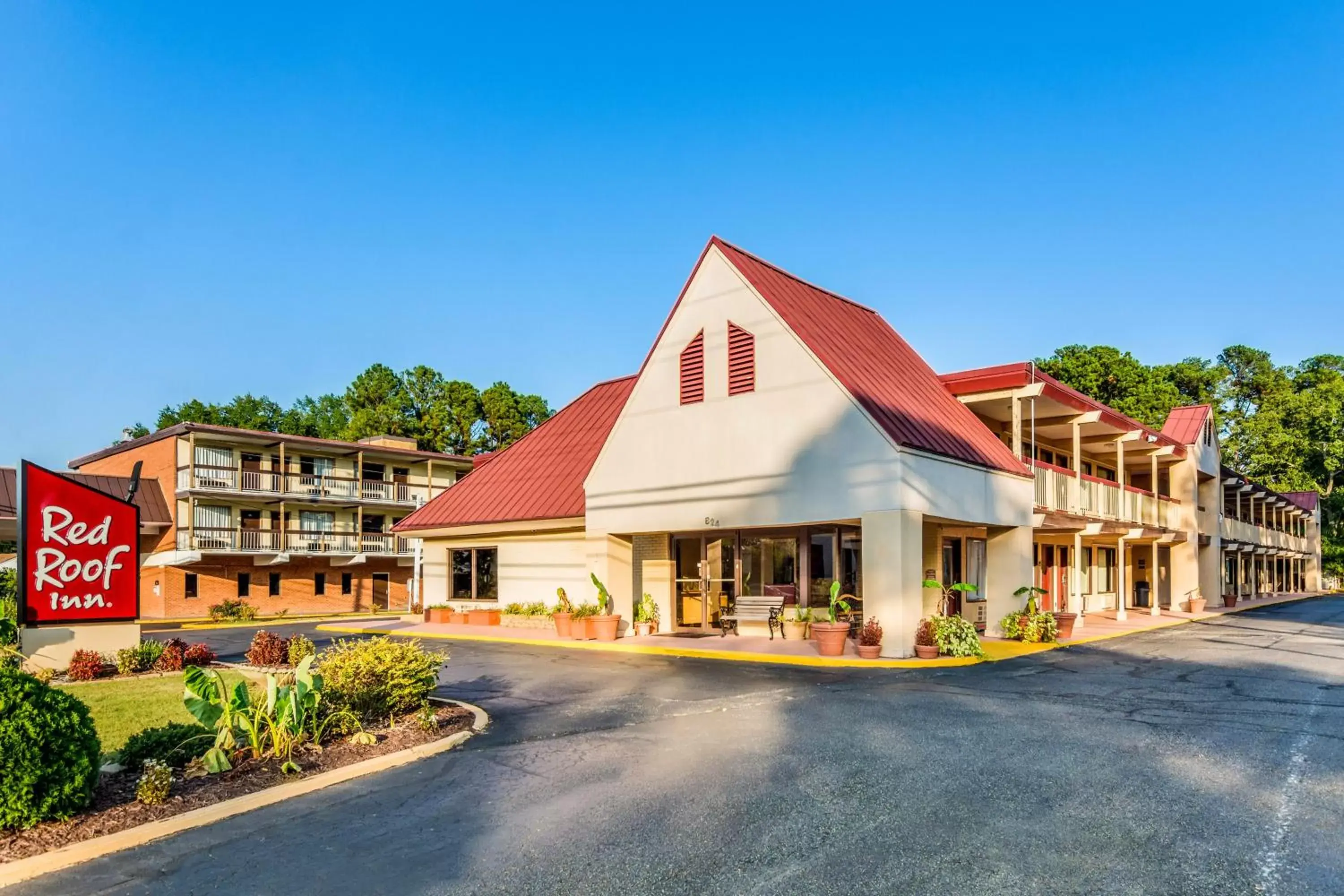 Property building in Red Roof Inn Williamsburg Property building in Red Roof Inn Williamsburg