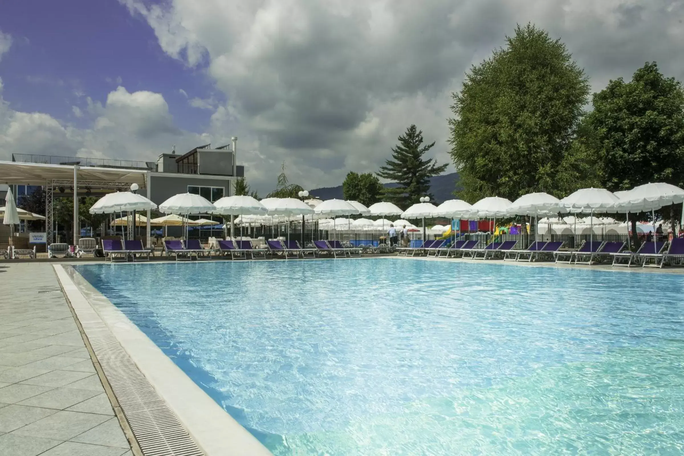 Swimming Pool in Hotel Villa Glicini