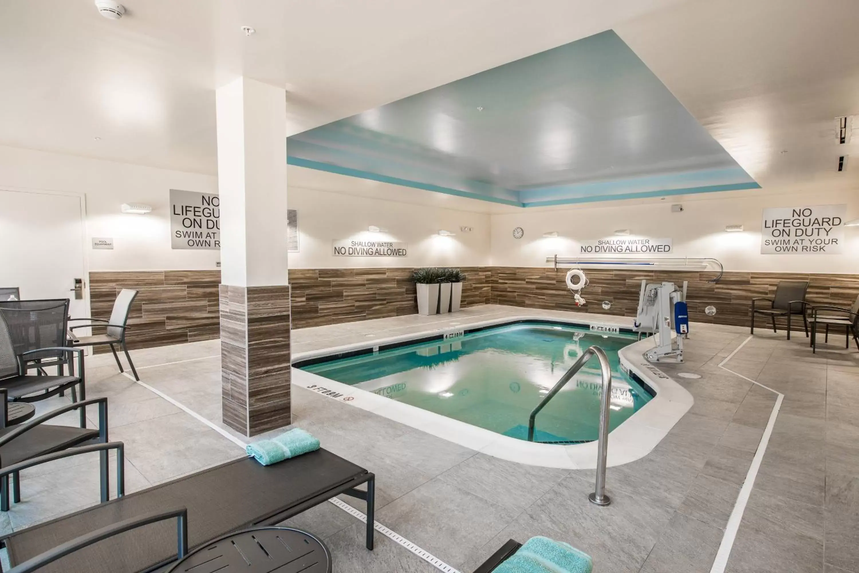 Swimming Pool in Fairfield Inn & Suites by Marriott Florence I-20