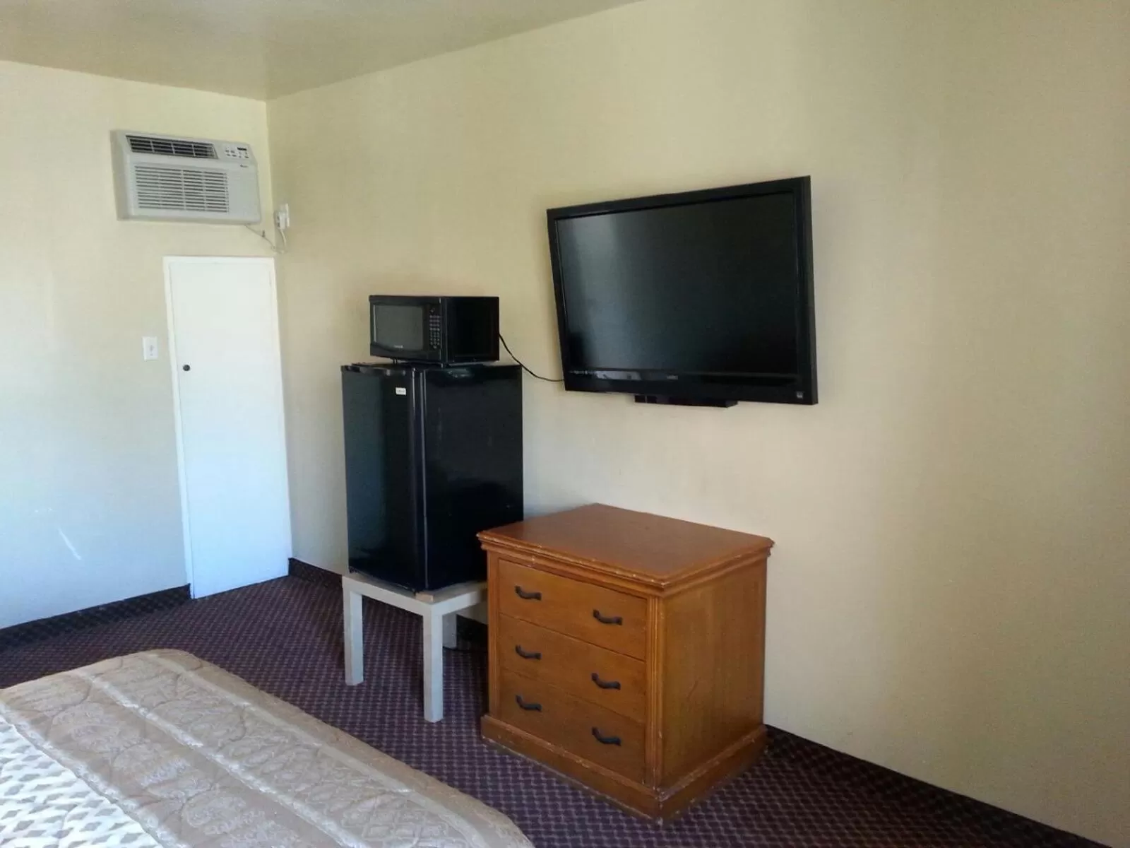 TV and multimedia, TV/Entertainment Center in Mt. Gleason Motorlodge