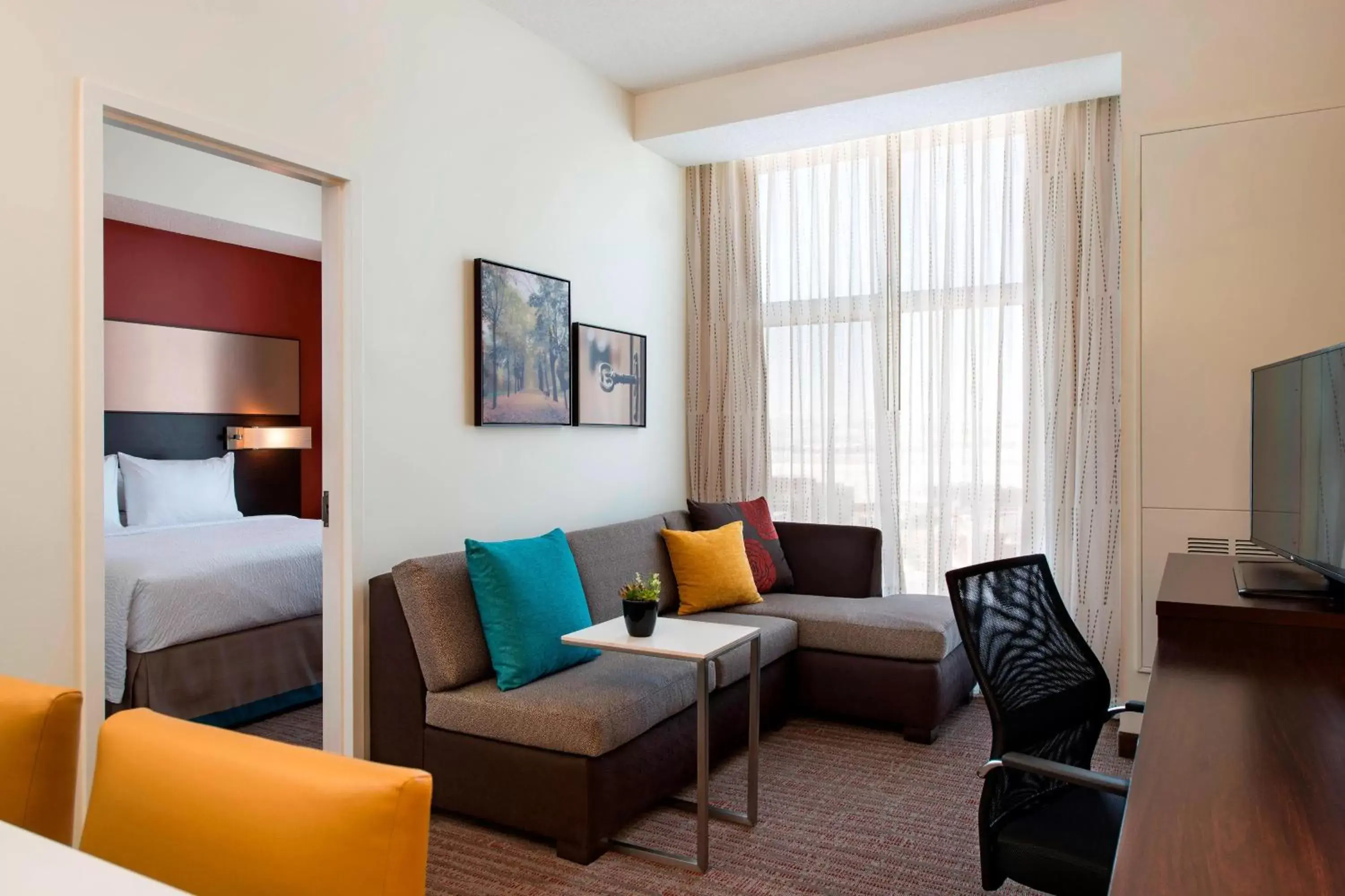 Bedroom, Seating Area in Residence Inn by Marriott Calgary South