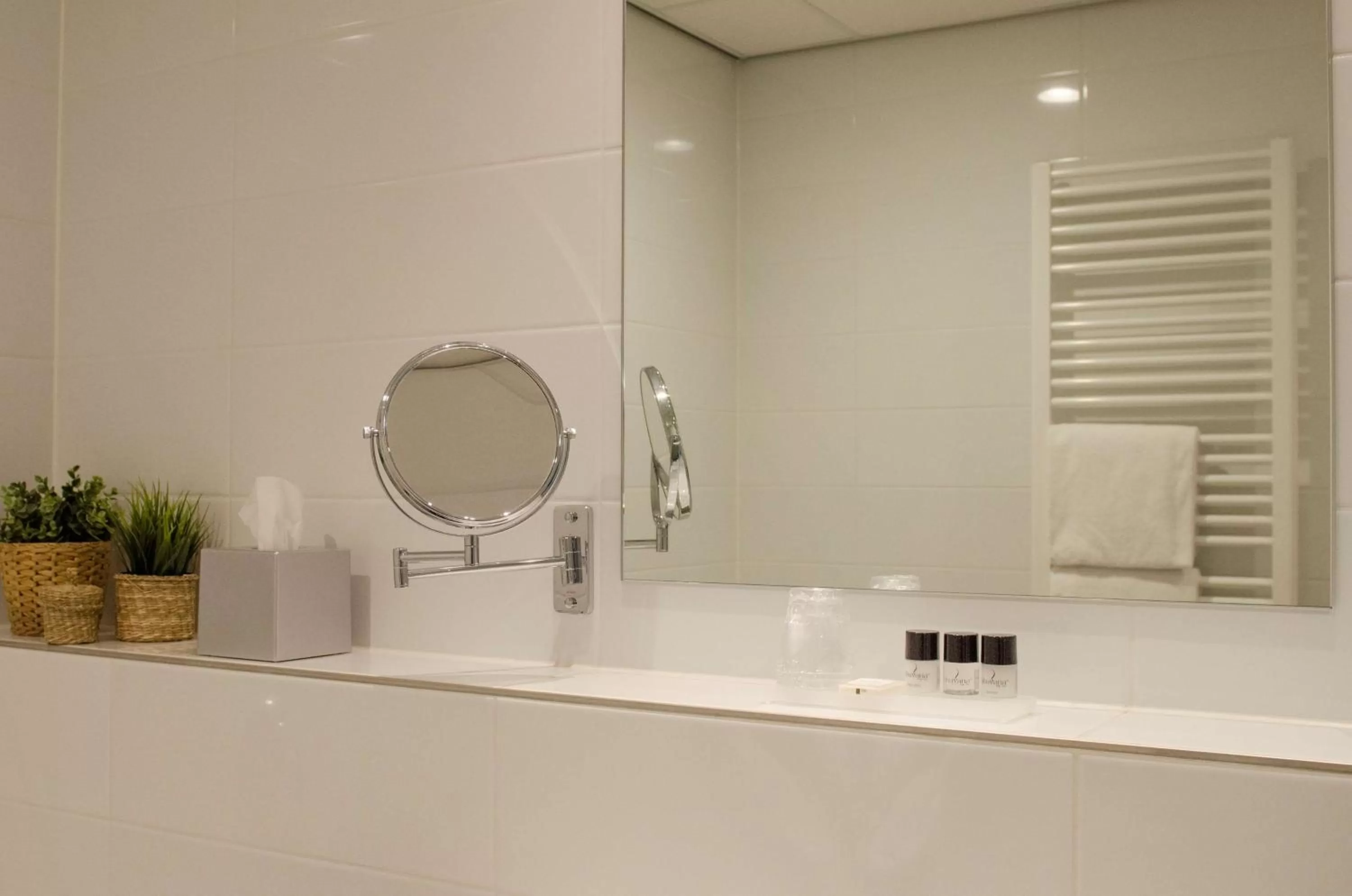Bathroom in Flonk Hotel Groningen Zuid, BW Signature Collection
