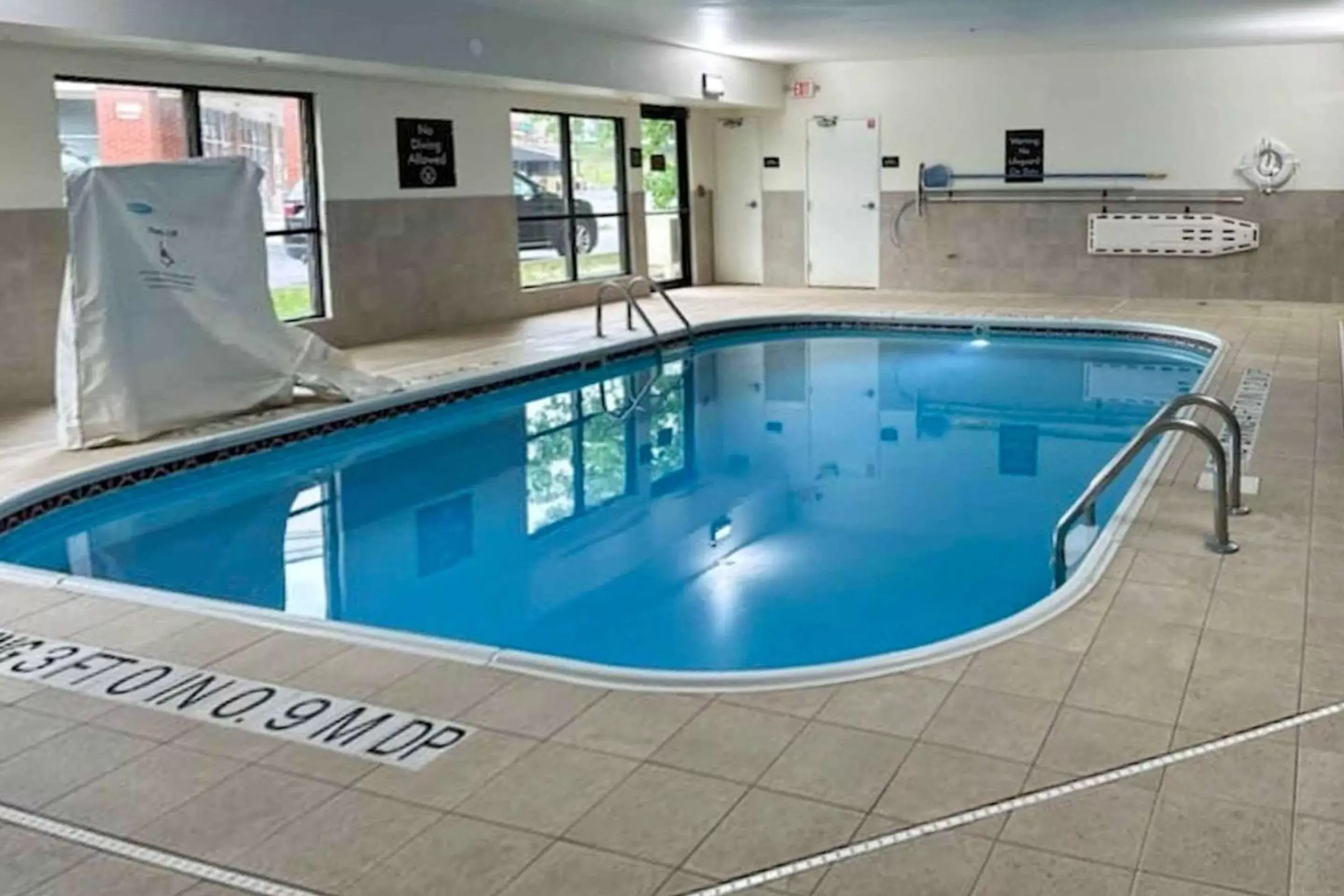 Swimming Pool in Comfort Inn & Suites Middletown - Franklin