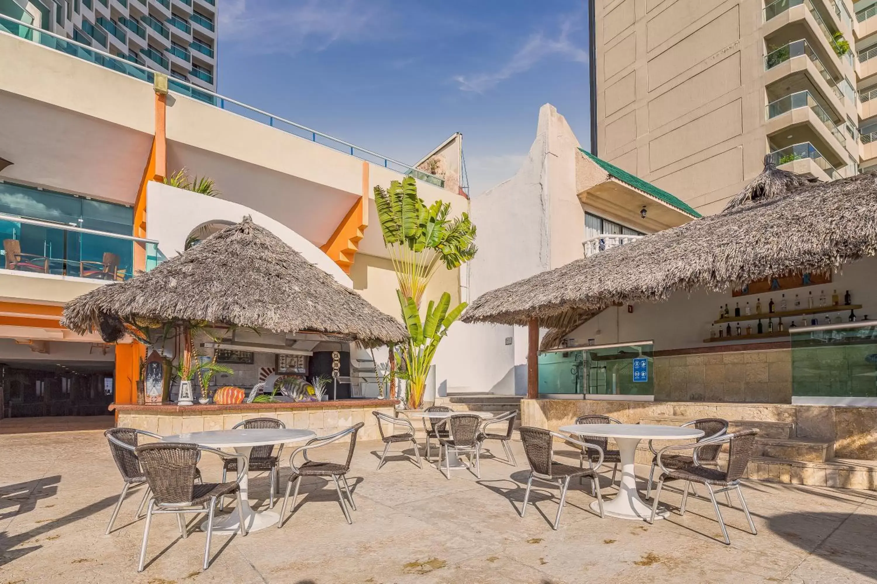 Restaurant/places to eat, Property Building in Gamma Acapulco Copacabana